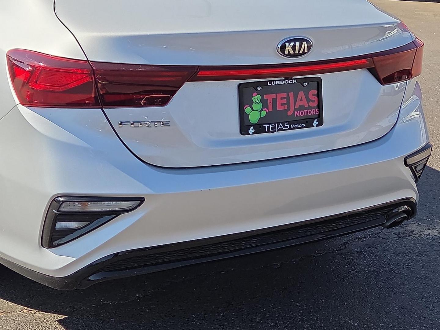 2021 Silky Silver - 4SS /Black - WK Kia Forte LXS (3KPF24AD6ME) with an 2L I-4 DOHC, D-CVVT variable valve control, regular unleaded, engine with 147HP engine, located at 4110 Avenue Q, Lubbock, 79412, 33.556553, -101.855820 - Photo#5