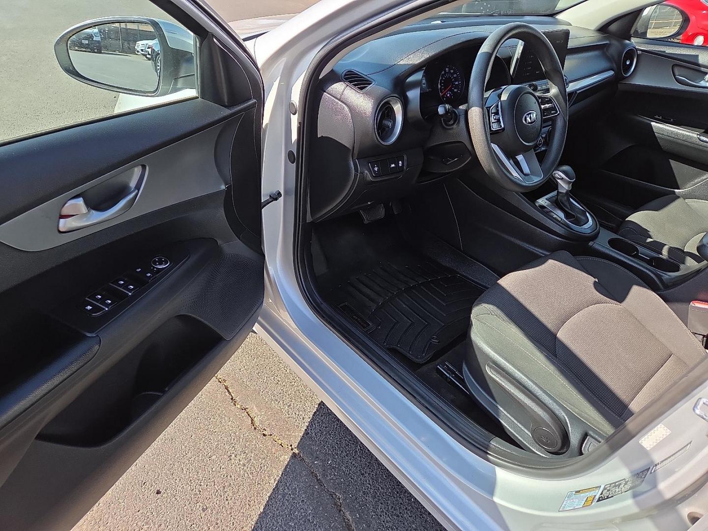 2021 Silky Silver - 4SS /Black - WK Kia Forte LXS (3KPF24AD6ME) with an 2L I-4 DOHC, D-CVVT variable valve control, regular unleaded, engine with 147HP engine, located at 4110 Avenue Q, Lubbock, 79412, 33.556553, -101.855820 - Photo#7