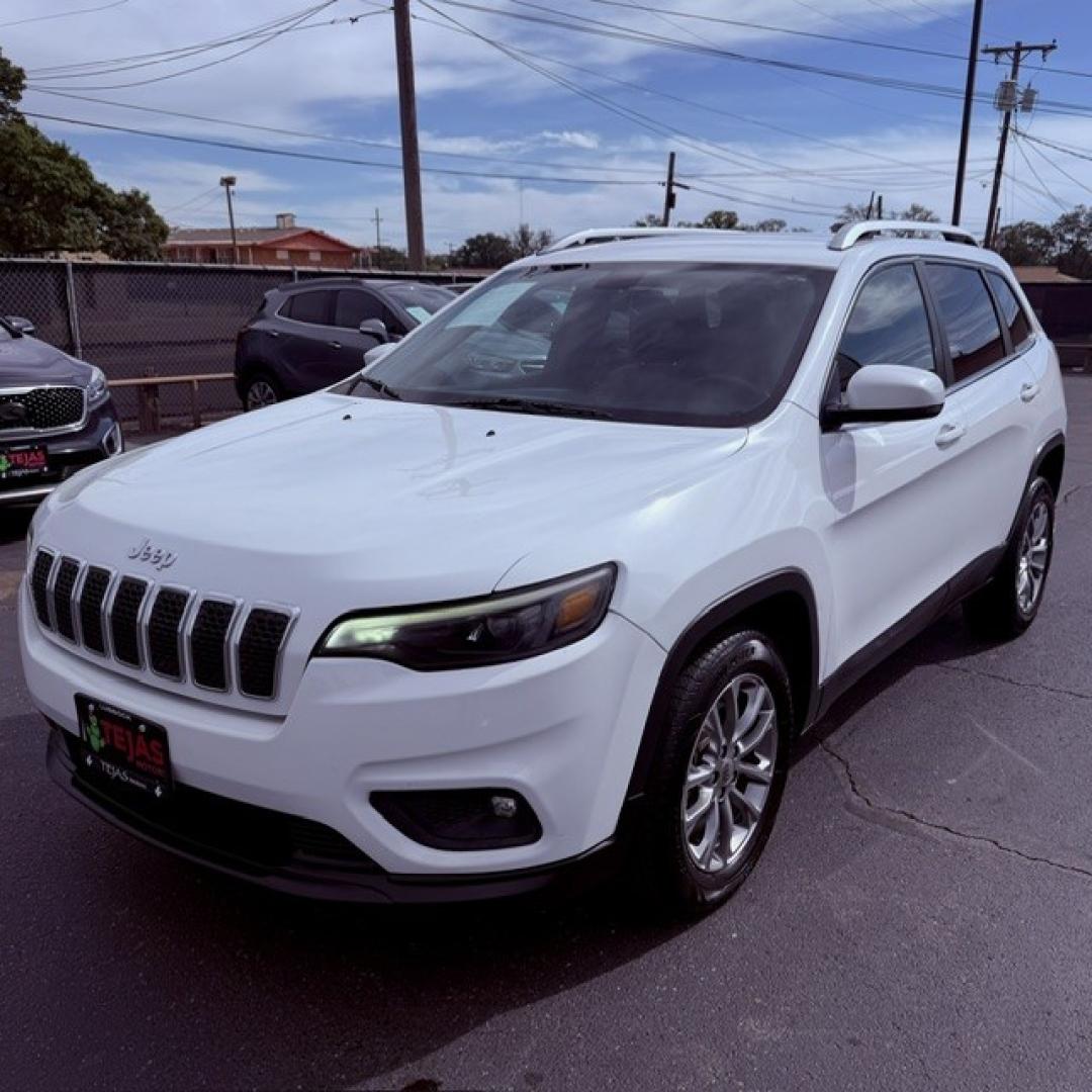 2019 WHITE Jeep Cherokee Latitude Plus FWD (1C4PJLLB7KD) with an MultiAir2 Tigershark 2.4L I-4 variable valve control, regular unleaded, engine with 180HP engine, located at 4110 Avenue Q, Lubbock, 79412, 33.556553, -101.855820 - 02/14/2026 KEY IN ENVELOPE GOD- Photo#1