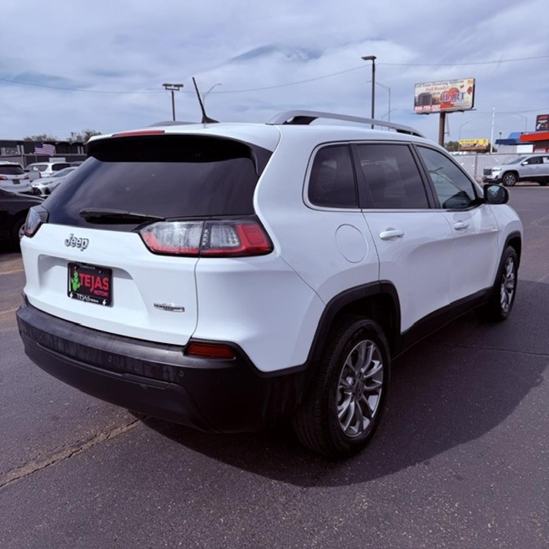 2019 WHITE Jeep Cherokee Latitude Plus FWD (1C4PJLLB7KD) with an MultiAir2 Tigershark 2.4L I-4 variable valve control, regular unleaded, engine with 180HP engine, located at 4110 Avenue Q, Lubbock, 79412, 33.556553, -101.855820 - 02/14/2026 KEY IN ENVELOPE GOD- Photo#2