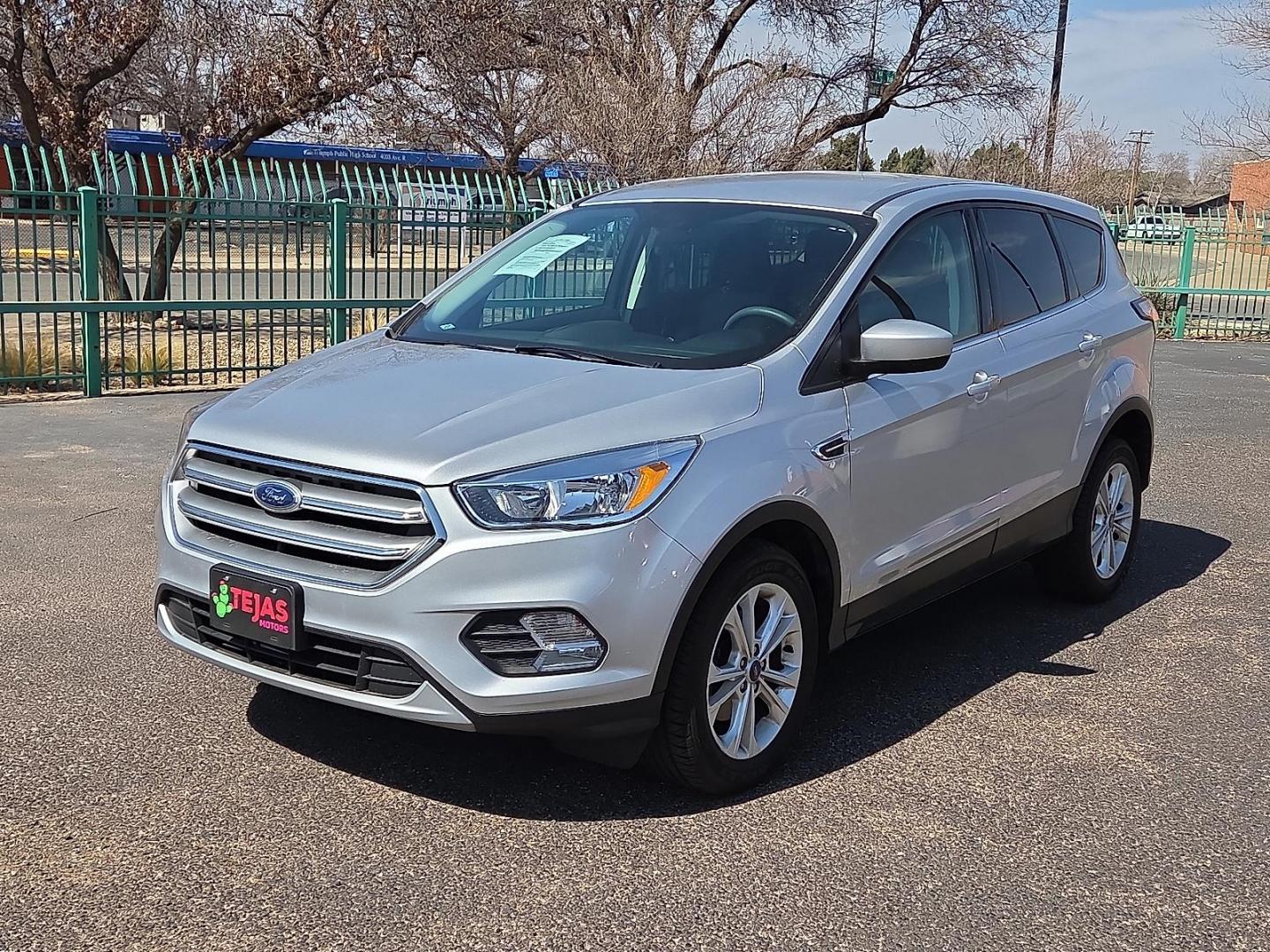 2017 Ingot Silver Metallic - UX /Charcoal Black - KB Ford Escape SE (1FMCU0GDXHU) with an EcoBoost 1.5L I-4 gasoline direct injection, DOHC, variable valve control, intercooled turbo, regular unleaded, engine with 179HP engine, located at 4110 Avenue Q, Lubbock, 79412, 33.556553, -101.855820 - Photo#4
