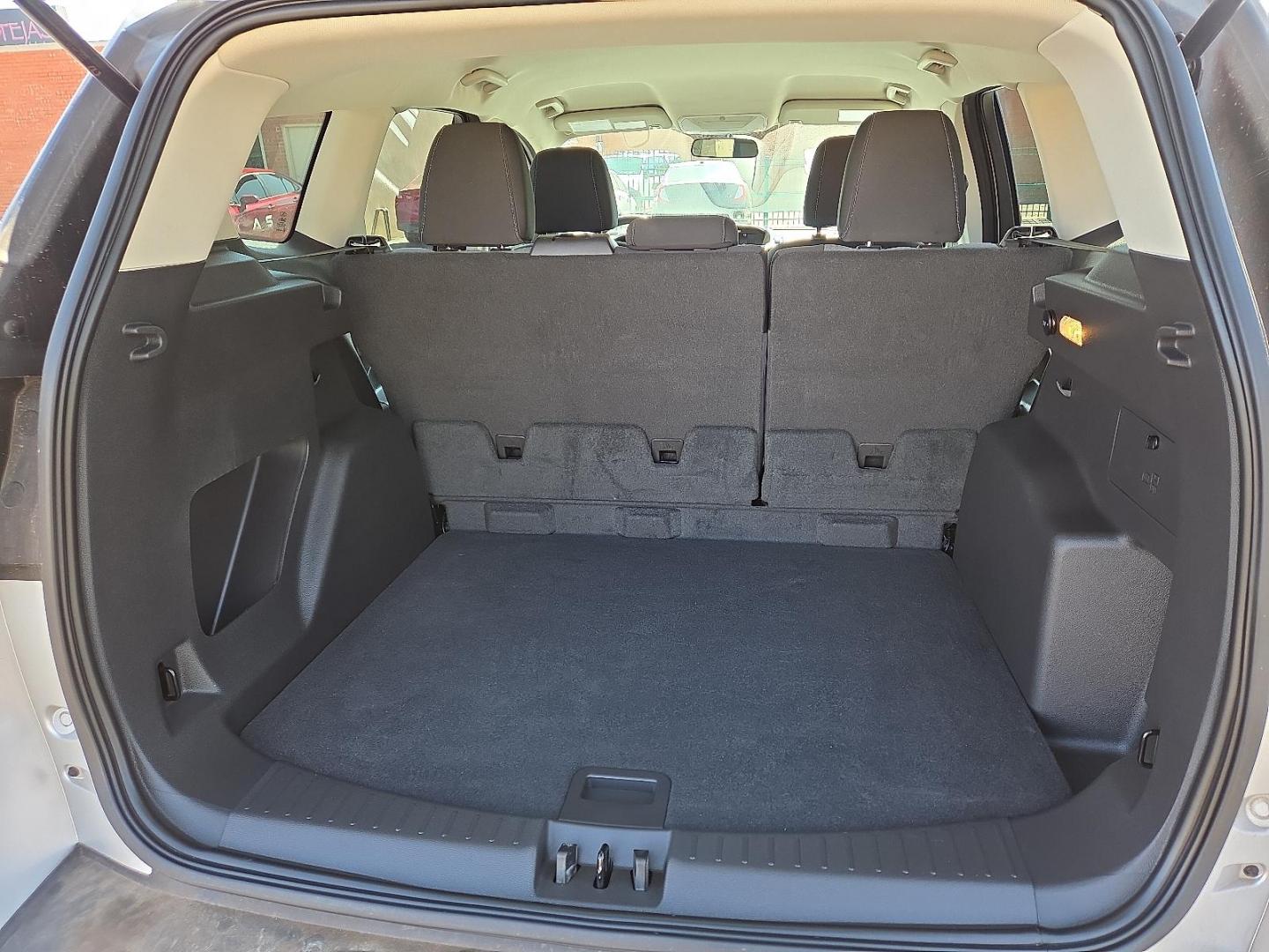 2017 Ingot Silver Metallic - UX /Charcoal Black - KB Ford Escape SE (1FMCU0GDXHU) with an EcoBoost 1.5L I-4 gasoline direct injection, DOHC, variable valve control, intercooled turbo, regular unleaded, engine with 179HP engine, located at 4110 Avenue Q, Lubbock, 79412, 33.556553, -101.855820 - Photo#6