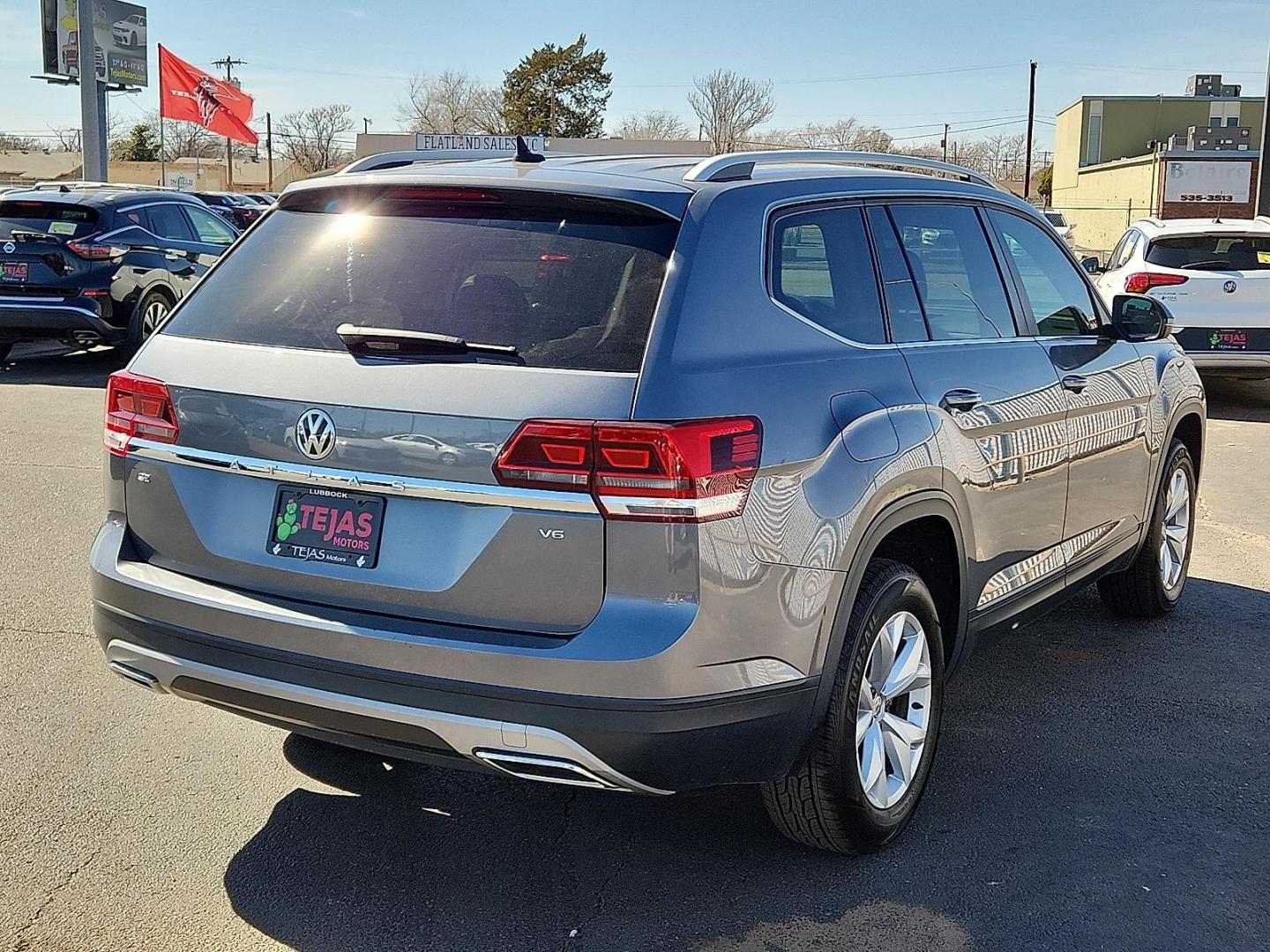 2019 GRAY Volkswagen Atlas 3.6L V6 SE w/Technology (1V2WR2CA2KC) with an 3.6L V-6 gasoline direct injection, DOHC, variable valve control, regular unleaded, engine with 276HP engine, located at 4110 Avenue Q, Lubbock, 79412, 33.556553, -101.855820 - 02/24/2026 KEY IS ENVELOPE GOD - Photo#1