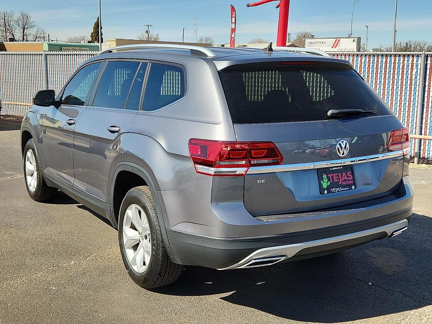 2019 GRAY Volkswagen Atlas 3.6L V6 SE w/Technology (1V2WR2CA2KC) with an 3.6L V-6 gasoline direct injection, DOHC, variable valve control, regular unleaded, engine with 276HP engine, located at 4110 Avenue Q, Lubbock, 79412, 33.556553, -101.855820 - 02/24/2026 KEY IS ENVELOPE GOD - Photo#2