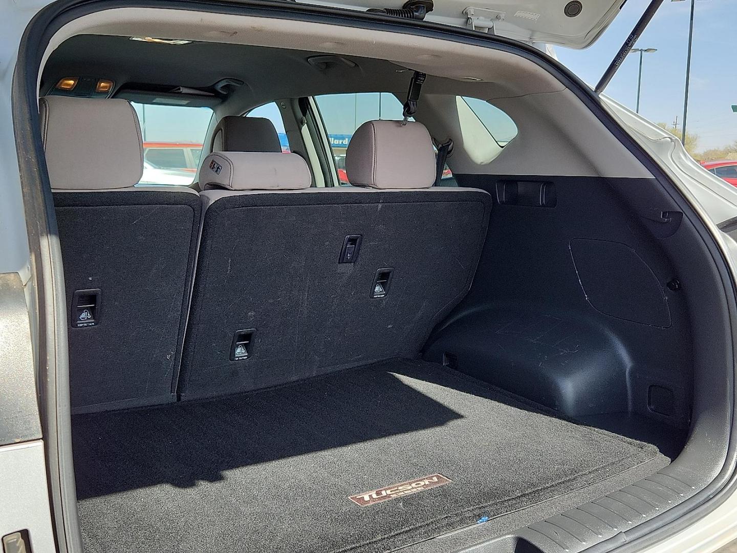 2016 SILVER /Gray - TGG Hyundai Tucson SE (KM8J33A46GU) with an Nu 2L I-4 gasoline direct injection, DOHC, variable valve control, regular unleaded, engine with 164HP engine, located at 4110 Avenue Q, Lubbock, 79412, 33.556553, -101.855820 - 02/24/2026 KEY IN ENVELOPE GOD - Photo#6