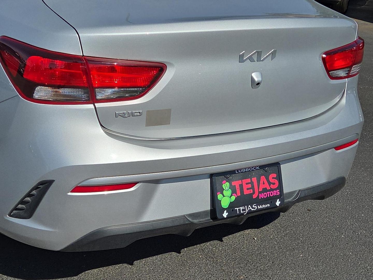 2022 Silky Silver - 4SS /Black - WK Kia Rio S (3KPA24ADXNE) with an Gamma-II 1.6L I-4 DOHC, variable valve control, regular unleaded, engine with 120HP engine, located at 4110 Avenue Q, Lubbock, 79412, 33.556553, -101.855820 - Photo#6