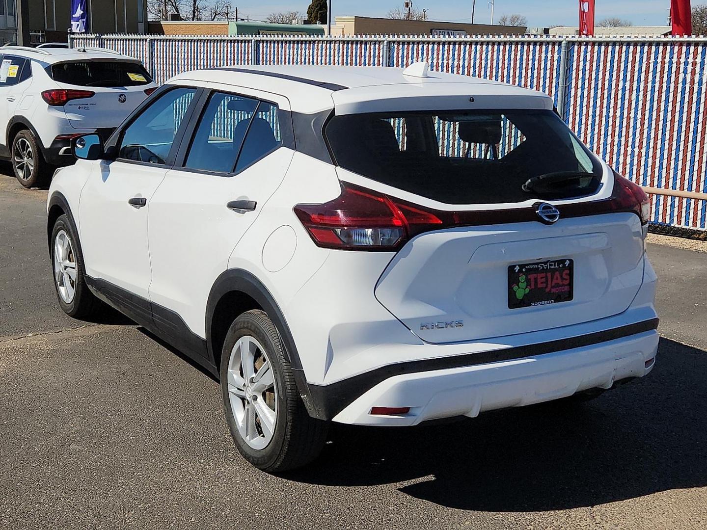 2021 WHITE Nissan Kicks S Xtronic CVT (3N1CP5BV7ML) with an 1.6L I-4 DOHC, CVTCS variable valve control, regular unleaded, engine with 122HP engine, located at 4110 Avenue Q, Lubbock, 79412, 33.556553, -101.855820 - Photo#2