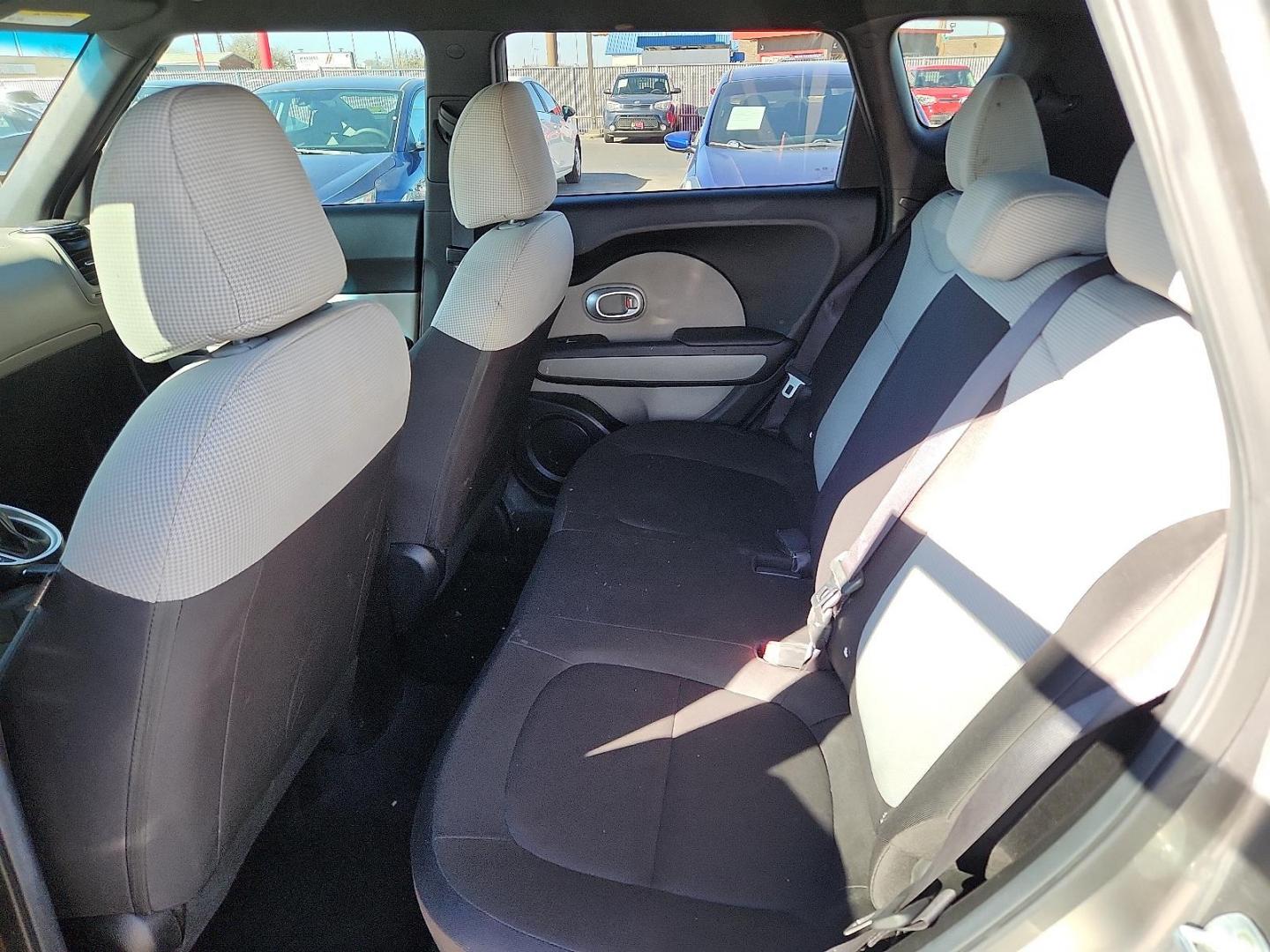 2018 GRAY Kia Soul (KNDJN2A25J7) with an Gamma 1.6L I-4 gasoline direct injection, DOHC, D-CVVT variable valve control, regular unleaded, engine with 130HP engine, located at 4110 Avenue Q, Lubbock, 79412, 33.556553, -101.855820 - Photo#4