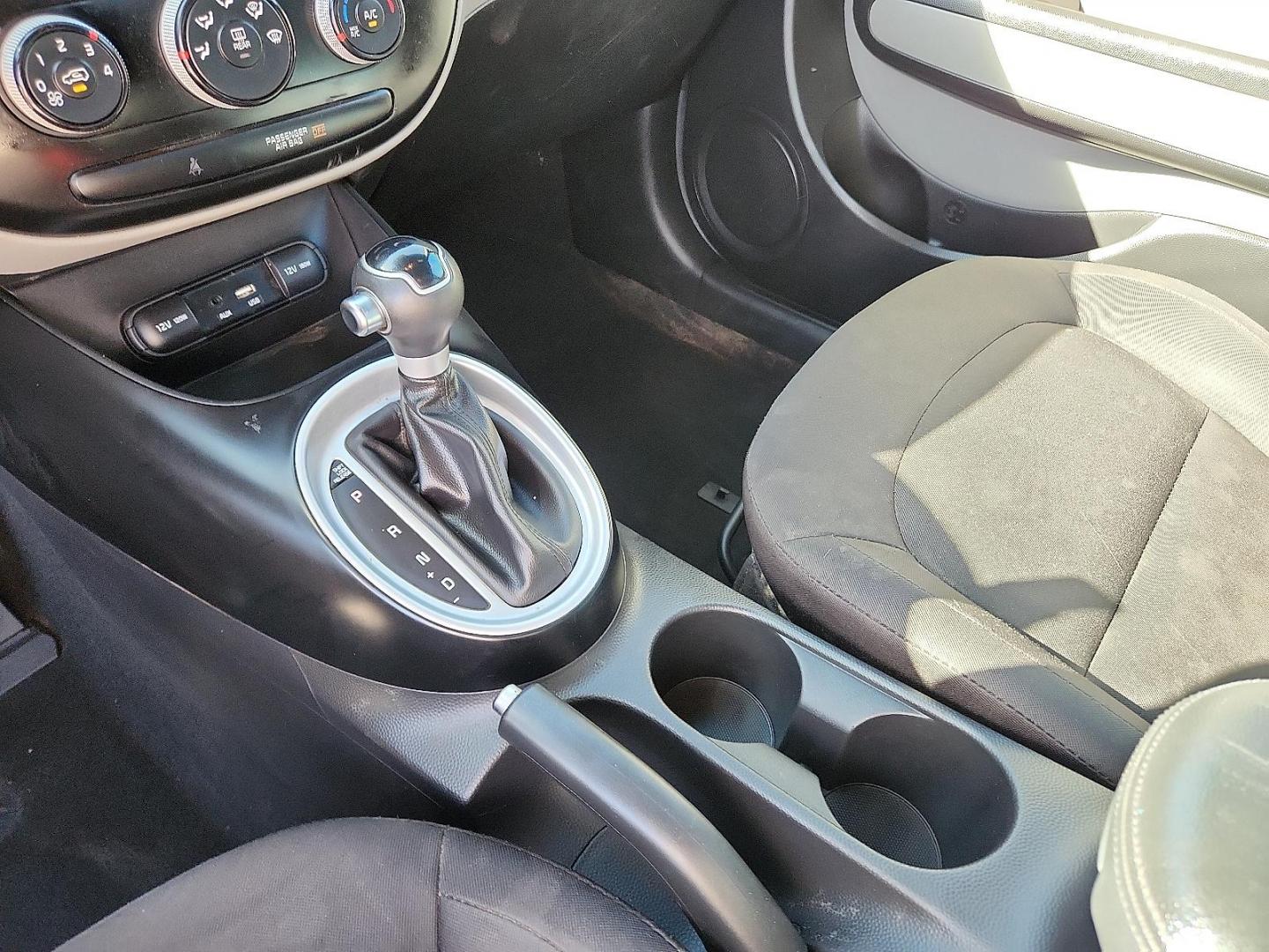 2018 GRAY Kia Soul (KNDJN2A25J7) with an Gamma 1.6L I-4 gasoline direct injection, DOHC, D-CVVT variable valve control, regular unleaded, engine with 130HP engine, located at 4110 Avenue Q, Lubbock, 79412, 33.556553, -101.855820 - Photo#11