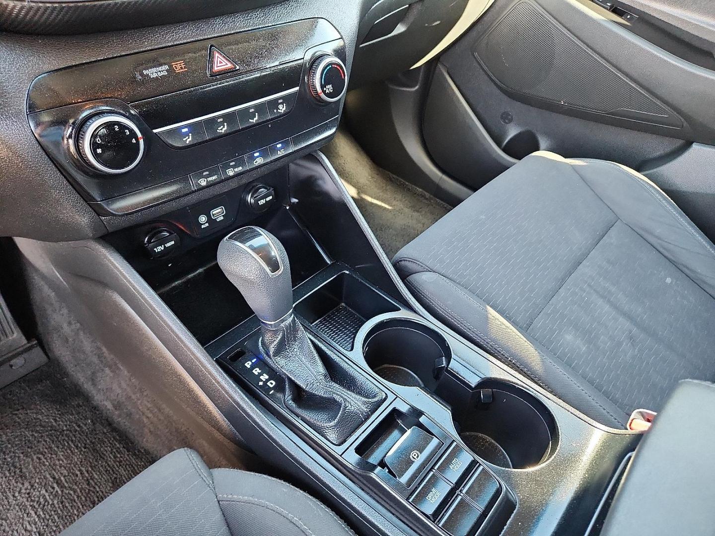 2020 BLACK Hyundai Tucson SE (KM8J23A48LU) with an Nu 2L I-4 gasoline direct injection, DOHC, D-CVVT variable valve control, regular unleaded, engine with 161HP engine, located at 4110 Avenue Q, Lubbock, 79412, 33.556553, -101.855820 - Photo#11