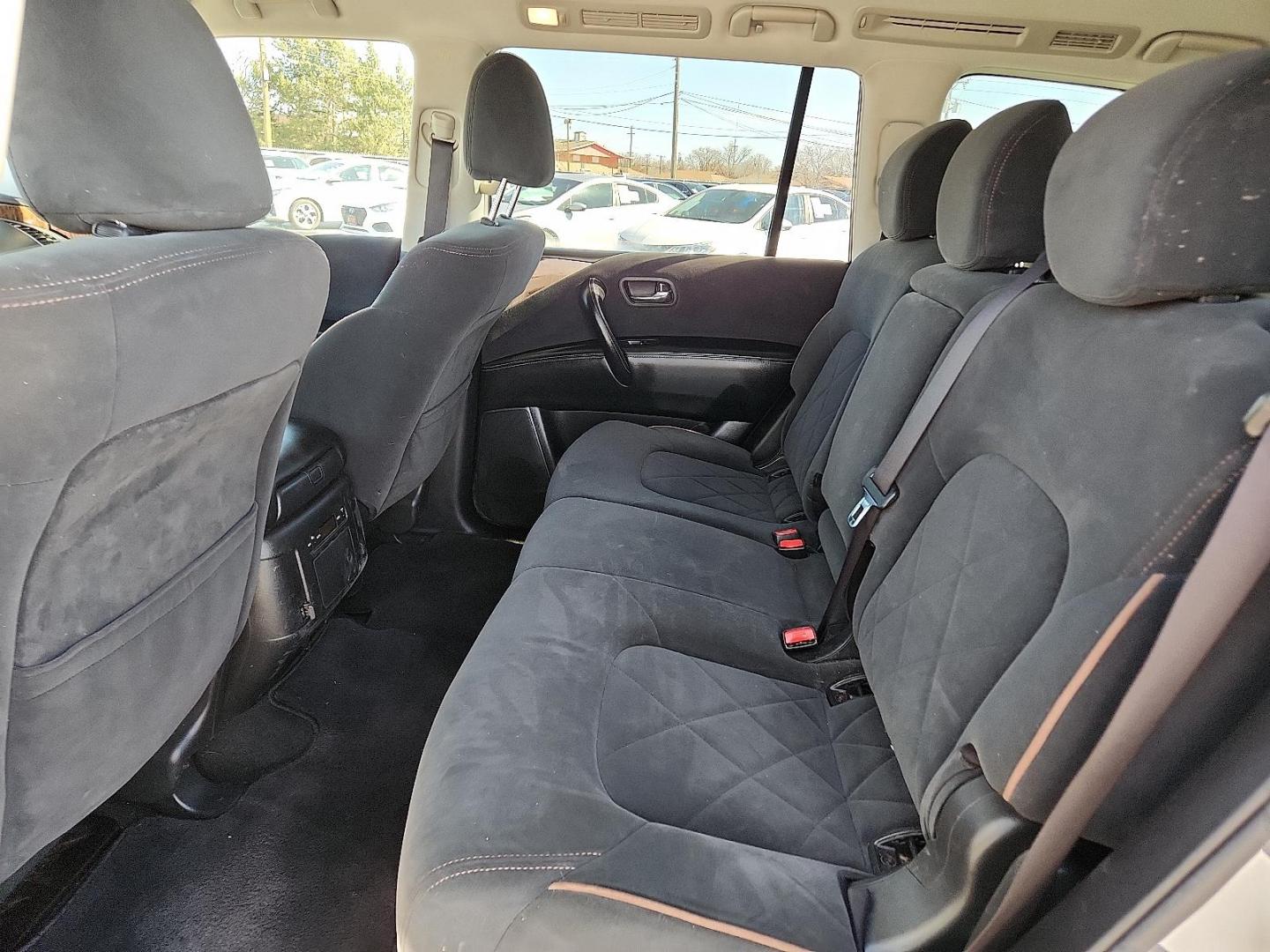 2019 SILVER Nissan Armada SV (JN8AY2ND1K9) with an Endurance 5.6L V-8 gasoline direct injection, DOHC, variable valve control, regular unleaded, engine with 390HP engine, located at 4110 Avenue Q, Lubbock, 79412, 33.556553, -101.855820 - Photo#4