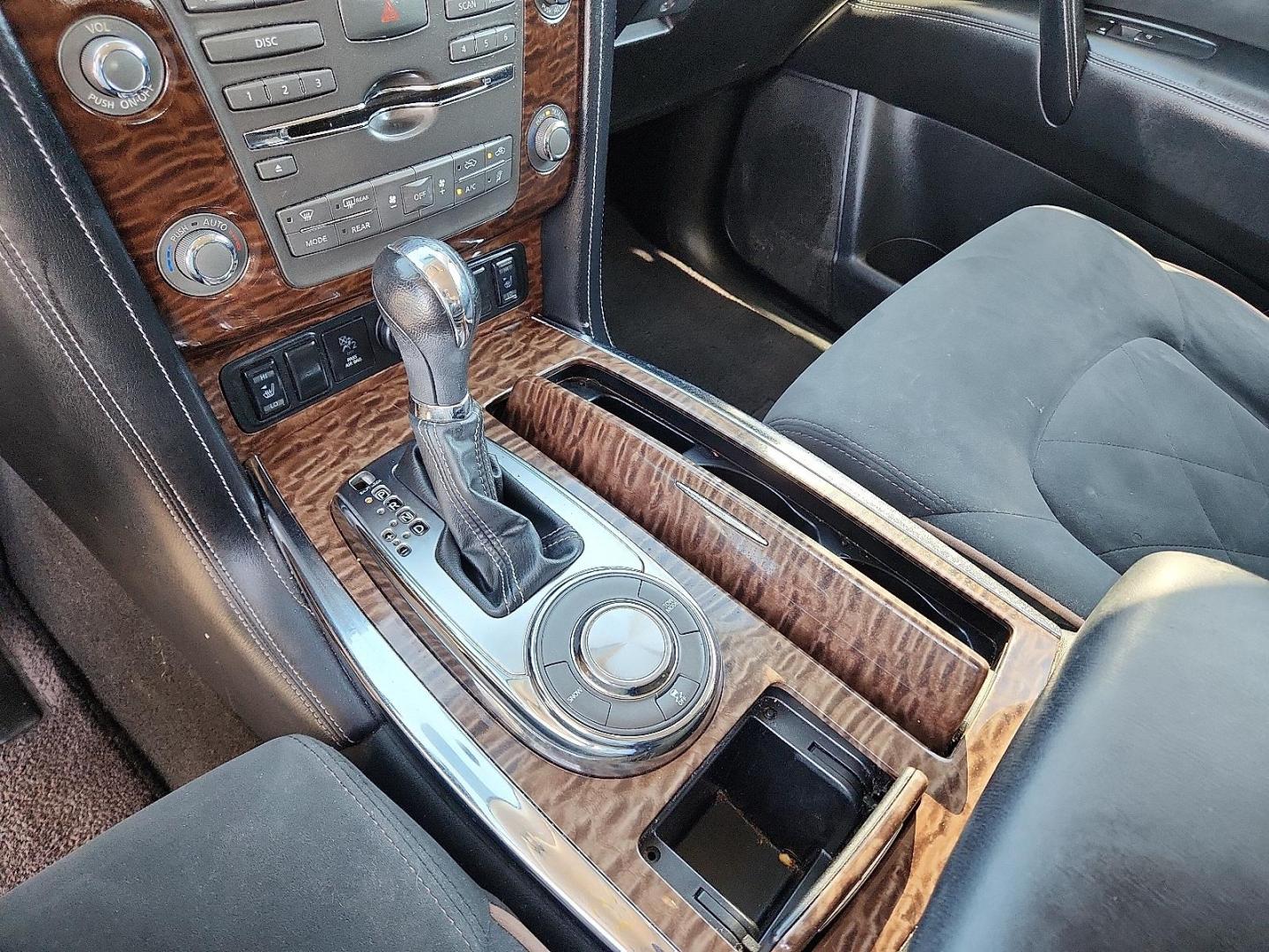 2019 SILVER Nissan Armada SV (JN8AY2ND1K9) with an Endurance 5.6L V-8 gasoline direct injection, DOHC, variable valve control, regular unleaded, engine with 390HP engine, located at 4110 Avenue Q, Lubbock, 79412, 33.556553, -101.855820 - Photo#11