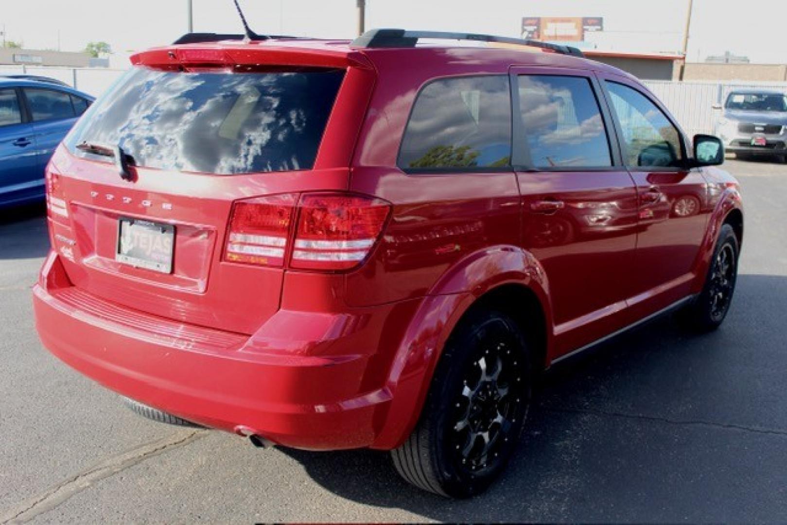 2018 RED Dodge Journey SE (3C4PDCAB6JT) with an Tigershark MultiAir 2.4L I-4 DOHC, variable valve control, regular unleaded, engine with 173HP engine, located at 4110 Avenue Q, Lubbock, 79412, 33.556553, -101.855820- Photo#3