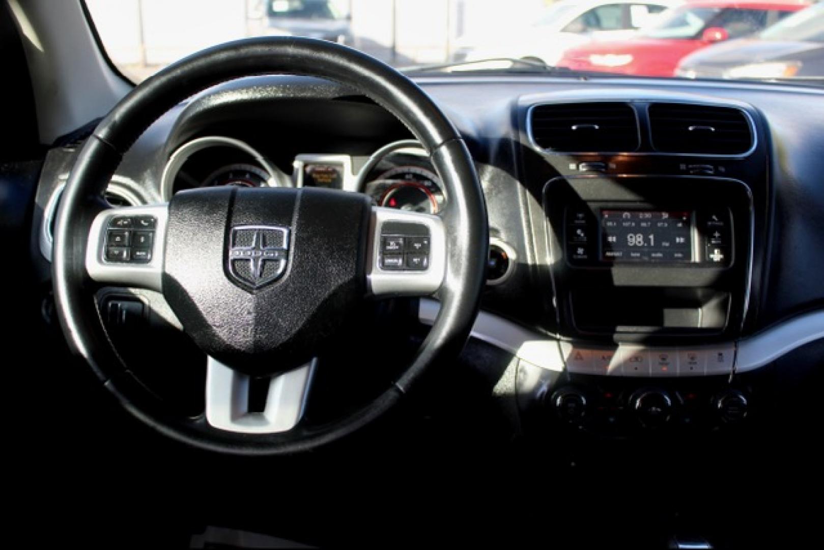 2018 RED Dodge Journey SE (3C4PDCAB6JT) with an Tigershark MultiAir 2.4L I-4 DOHC, variable valve control, regular unleaded, engine with 173HP engine, located at 4110 Avenue Q, Lubbock, 79412, 33.556553, -101.855820- Photo#5