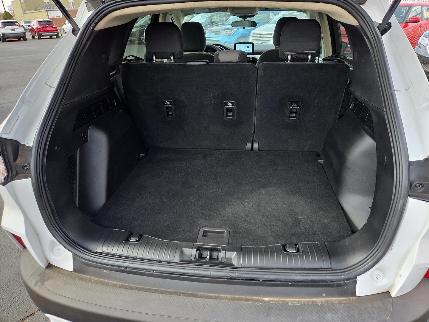 2020 Star White Metallic Tri-Coat - AZ /Dark Earth Gray - 4H Ford Escape SE (1FMCU0G62LU) with an EcoBoost 1.5L I-3 port/direct injection, DOHC, Ti-VCT variable valve control, intercooled turbo, premium unleaded, engine with 181HP engine, located at 4110 Avenue Q, Lubbock, 79412, 33.556553, -101.855820 - Photo#5