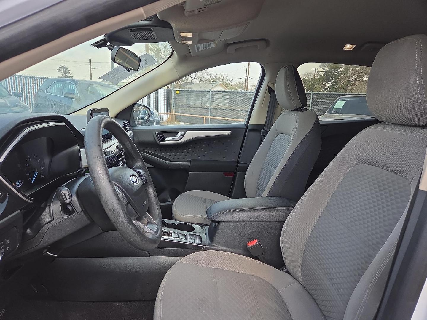 2020 Star White Metallic Tri-Coat - AZ /Dark Earth Gray - 4H Ford Escape SE (1FMCU0G62LU) with an EcoBoost 1.5L I-3 port/direct injection, DOHC, Ti-VCT variable valve control, intercooled turbo, premium unleaded, engine with 181HP engine, located at 4110 Avenue Q, Lubbock, 79412, 33.556553, -101.855820 - Photo#8