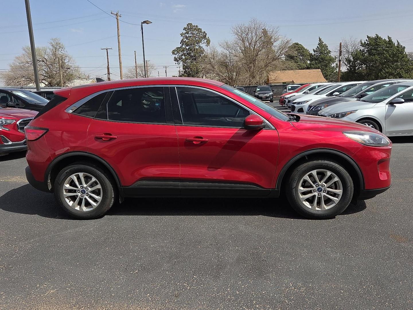2020 Rapid Red Metallic Tinted Clearcoat - D4 /Dark Earth Gray - 4H Ford Escape SE (1FMCU0G63LU) with an EcoBoost 1.5L I-3 port/direct injection, DOHC, Ti-VCT variable valve control, intercooled turbo, premium unleaded, engine with 181HP engine, located at 4110 Avenue Q, Lubbock, 79412, 33.556553, -101.855820 - 03/10/2026 KEY IN ENVELOPE GOD - Photo#1
