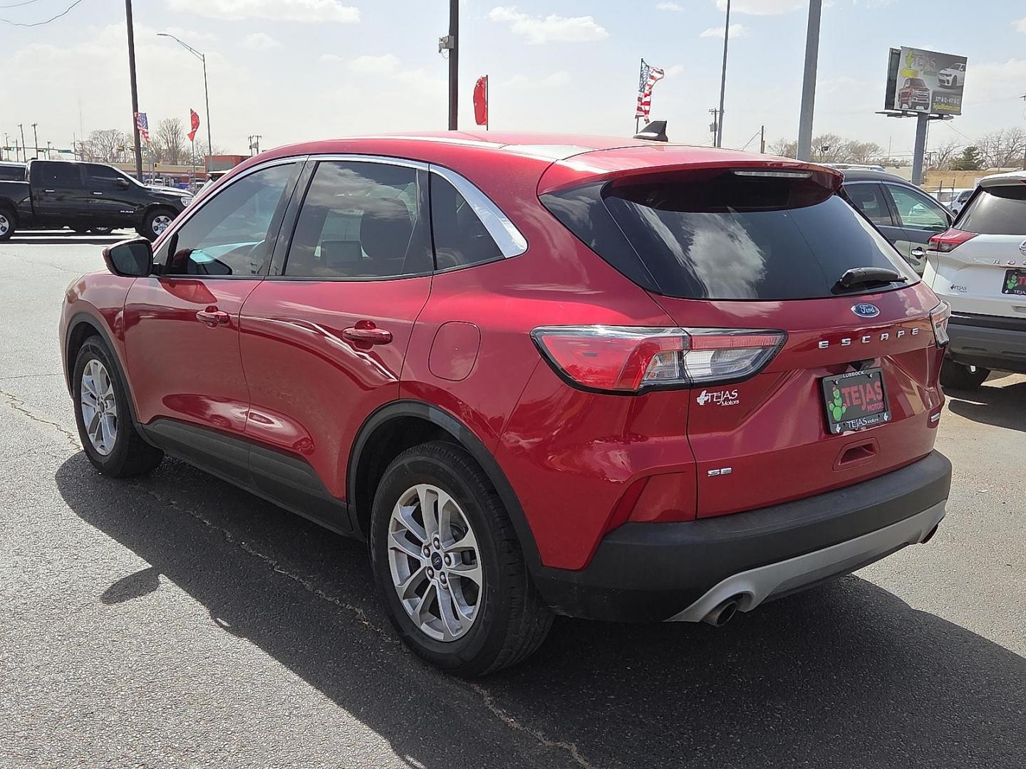 2020 Rapid Red Metallic Tinted Clearcoat - D4 /Dark Earth Gray - 4H Ford Escape SE (1FMCU0G63LU) with an EcoBoost 1.5L I-3 port/direct injection, DOHC, Ti-VCT variable valve control, intercooled turbo, premium unleaded, engine with 181HP engine, located at 4110 Avenue Q, Lubbock, 79412, 33.556553, -101.855820 - 03/10/2026 KEY IN ENVELOPE GOD - Photo#3