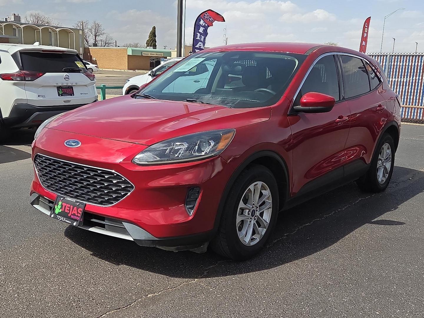 2020 Rapid Red Metallic Tinted Clearcoat - D4 /Dark Earth Gray - 4H Ford Escape SE (1FMCU0G63LU) with an EcoBoost 1.5L I-3 port/direct injection, DOHC, Ti-VCT variable valve control, intercooled turbo, premium unleaded, engine with 181HP engine, located at 4110 Avenue Q, Lubbock, 79412, 33.556553, -101.855820 - 03/10/2026 KEY IN ENVELOPE GOD - Photo#4