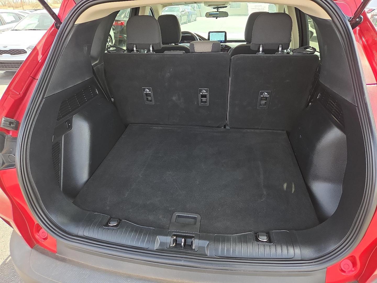 2020 Rapid Red Metallic Tinted Clearcoat - D4 /Dark Earth Gray - 4H Ford Escape SE (1FMCU0G63LU) with an EcoBoost 1.5L I-3 port/direct injection, DOHC, Ti-VCT variable valve control, intercooled turbo, premium unleaded, engine with 181HP engine, located at 4110 Avenue Q, Lubbock, 79412, 33.556553, -101.855820 - 03/10/2026 KEY IN ENVELOPE GOD - Photo#6