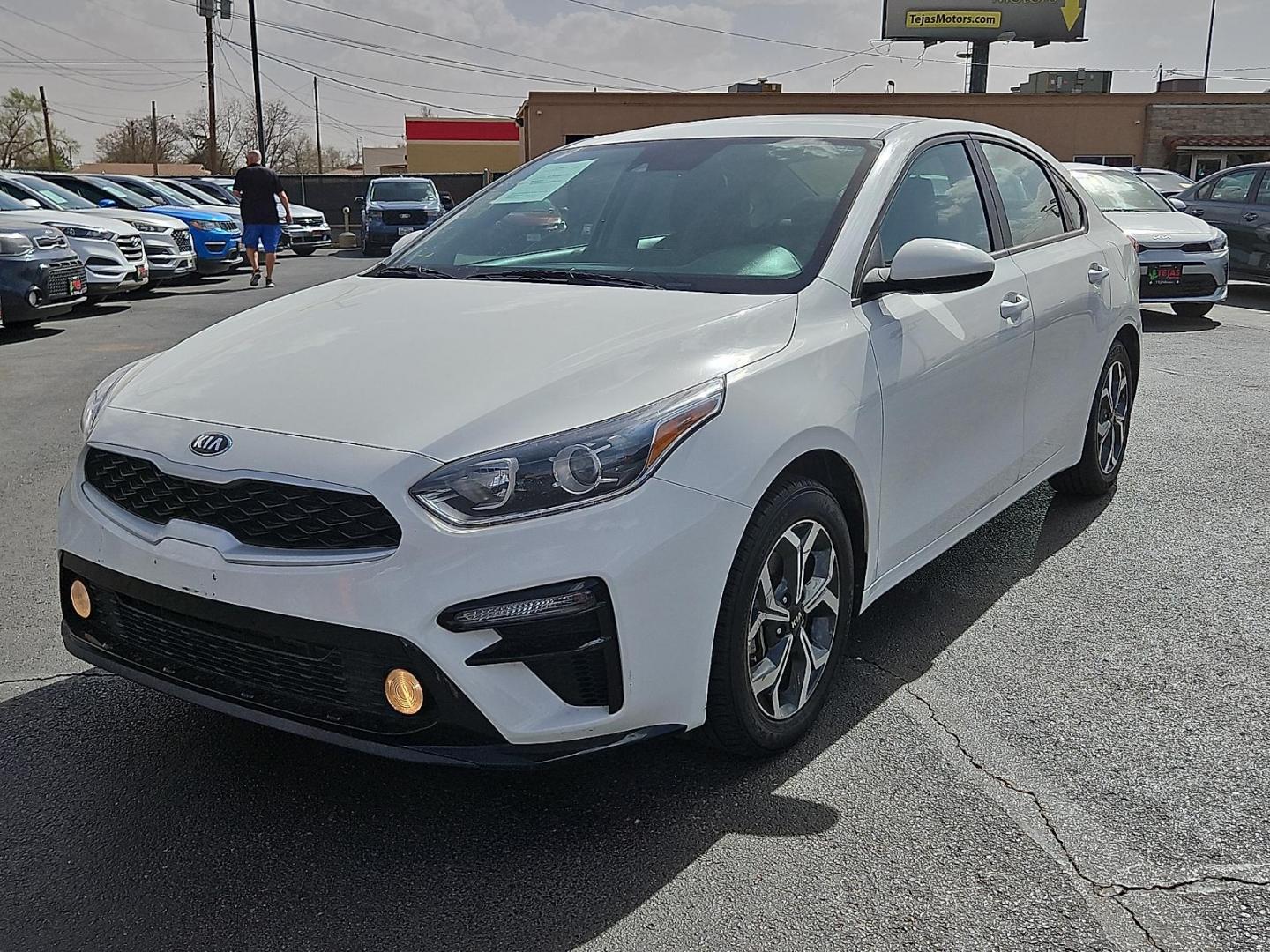 2021 Clear White /Black - WK Kia Forte LXS (3KPF24ADXME) with an 2L I-4 DOHC, D-CVVT variable valve control, regular unleaded, engine with 147HP engine, located at 4110 Avenue Q, Lubbock, 79412, 33.556553, -101.855820 - Photo#1