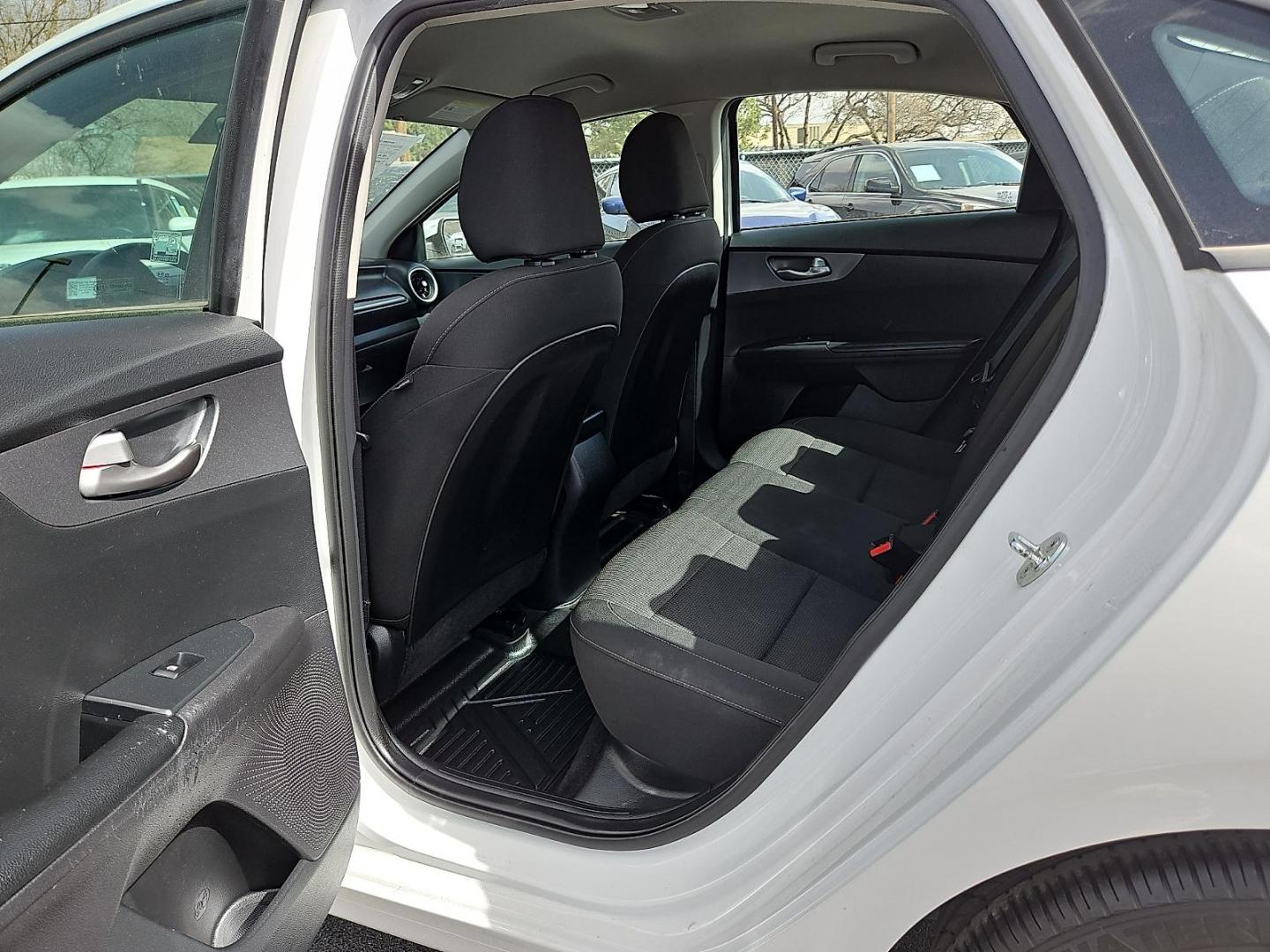 2021 Clear White /Black - WK Kia Forte LXS (3KPF24ADXME) with an 2L I-4 DOHC, D-CVVT variable valve control, regular unleaded, engine with 147HP engine, located at 4110 Avenue Q, Lubbock, 79412, 33.556553, -101.855820 - Photo#5