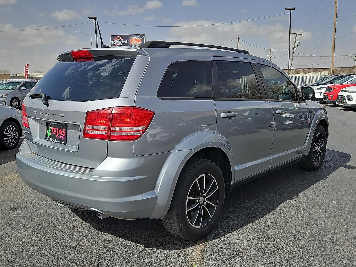 2018 Billet Clearcoat - PSC /Black - X9 Dodge Journey SE (3C4PDCABXJT) with an Tigershark MultiAir 2.4L I-4 DOHC, variable valve control, regular unleaded, engine with 173HP engine, located at 4110 Avenue Q, Lubbock, 79412, 33.556553, -101.855820 - Photo#3