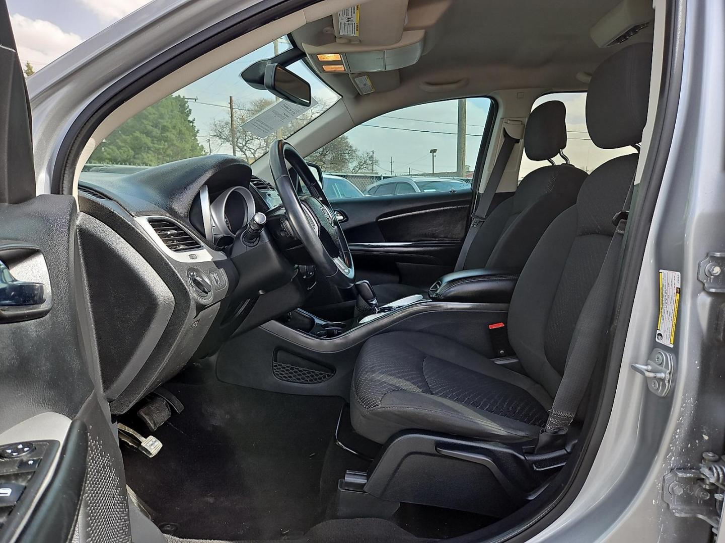 2018 Billet Clearcoat - PSC /Black - X9 Dodge Journey SE (3C4PDCABXJT) with an Tigershark MultiAir 2.4L I-4 DOHC, variable valve control, regular unleaded, engine with 173HP engine, located at 4110 Avenue Q, Lubbock, 79412, 33.556553, -101.855820 - Photo#8