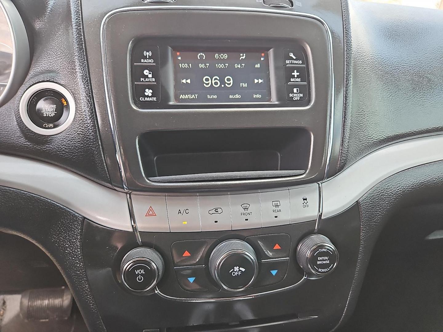 2018 Billet Clearcoat - PSC /Black - X9 Dodge Journey SE (3C4PDCABXJT) with an Tigershark MultiAir 2.4L I-4 DOHC, variable valve control, regular unleaded, engine with 173HP engine, located at 4110 Avenue Q, Lubbock, 79412, 33.556553, -101.855820 - Photo#9