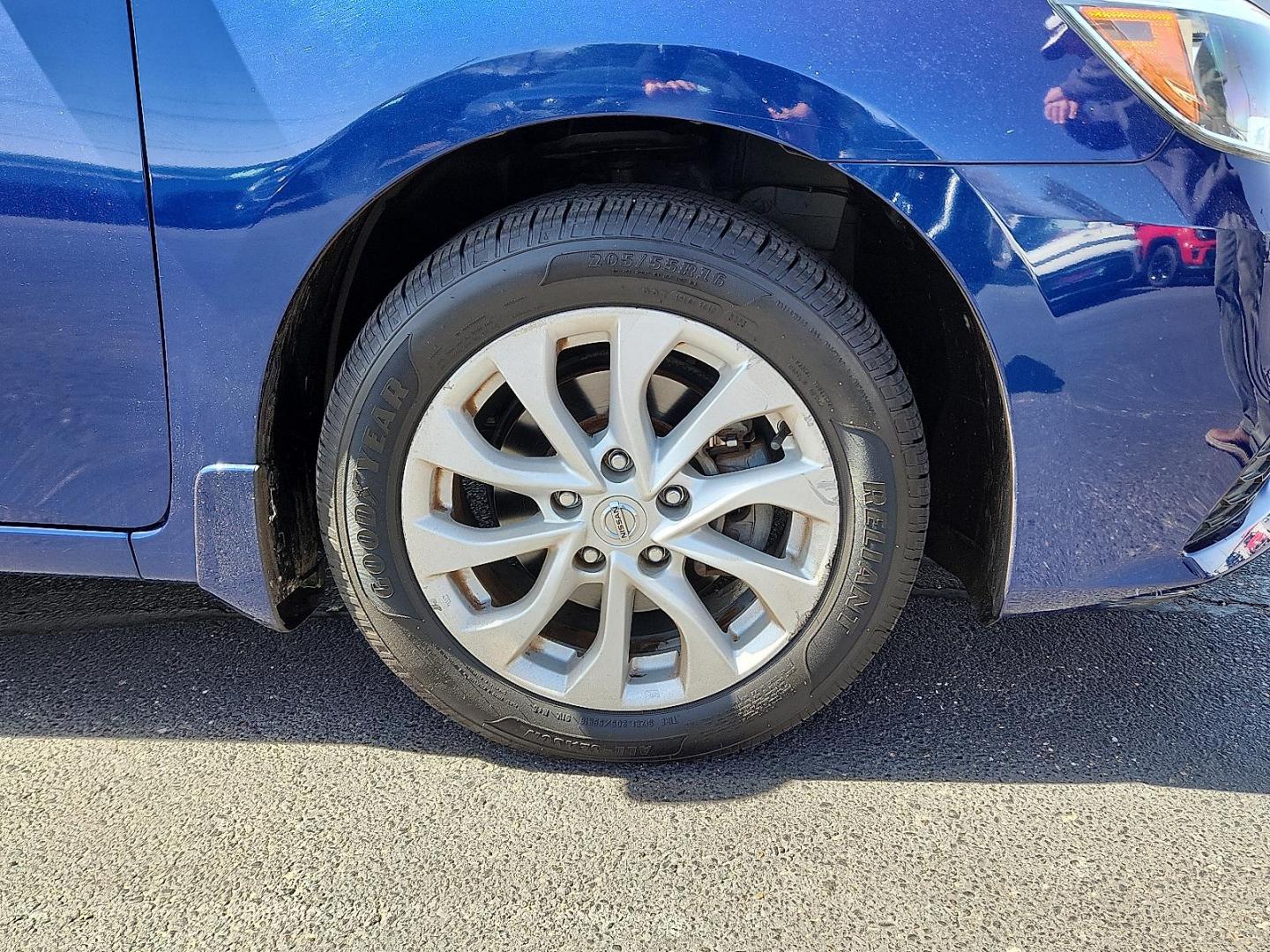 2018 BLUE /Charcoal - G Nissan Sentra SV (3N1AB7AP9JY) with an 1.8L I-4 DOHC, variable valve control, regular unleaded, engine with 124HP engine, located at 4110 Avenue Q, Lubbock, 79412, 33.556553, -101.855820 - Photo#4