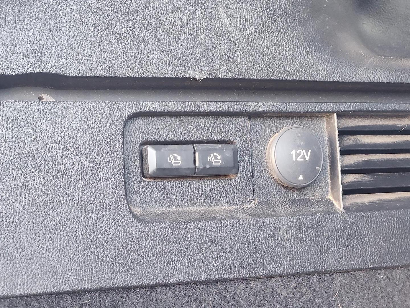 2016 Ruby Red Metallic Tinted Clearcoat - RR /Ebony - BE Lincoln MKX Reserve (2LMTJ8LR4GB) with an 3.7L V-6 DOHC, variable valve control, regular unleaded, engine with 303HP engine, located at 4110 Avenue Q, Lubbock, 79412, 33.556553, -101.855820 - Photo#7