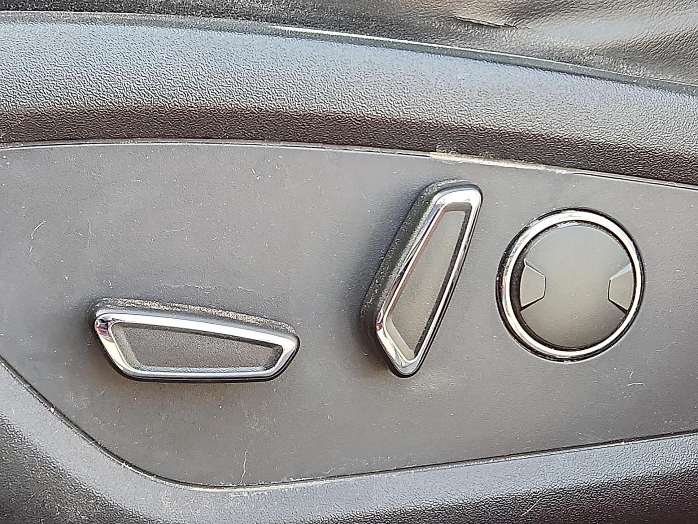 2016 Ruby Red Metallic Tinted Clearcoat - RR /Ebony - BE Lincoln MKX Reserve (2LMTJ8LR4GB) with an 3.7L V-6 DOHC, variable valve control, regular unleaded, engine with 303HP engine, located at 4110 Avenue Q, Lubbock, 79412, 33.556553, -101.855820 - Photo#13