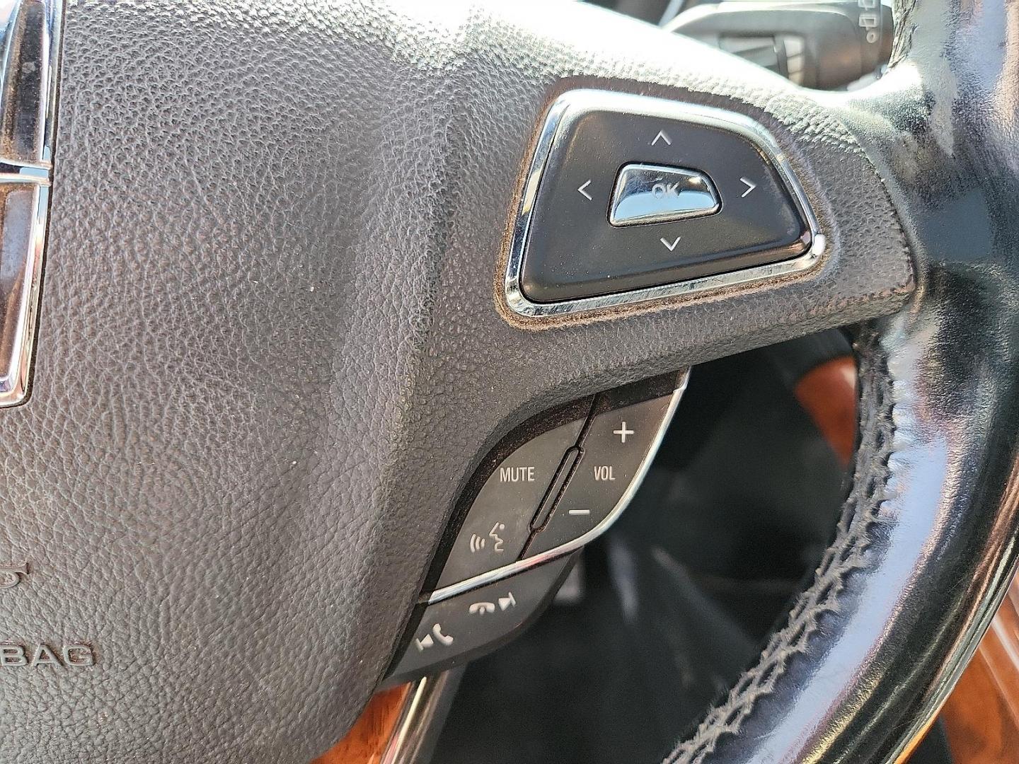 2016 Ruby Red Metallic Tinted Clearcoat - RR /Ebony - BE Lincoln MKX Reserve (2LMTJ8LR4GB) with an 3.7L V-6 DOHC, variable valve control, regular unleaded, engine with 303HP engine, located at 4110 Avenue Q, Lubbock, 79412, 33.556553, -101.855820 - Photo#18