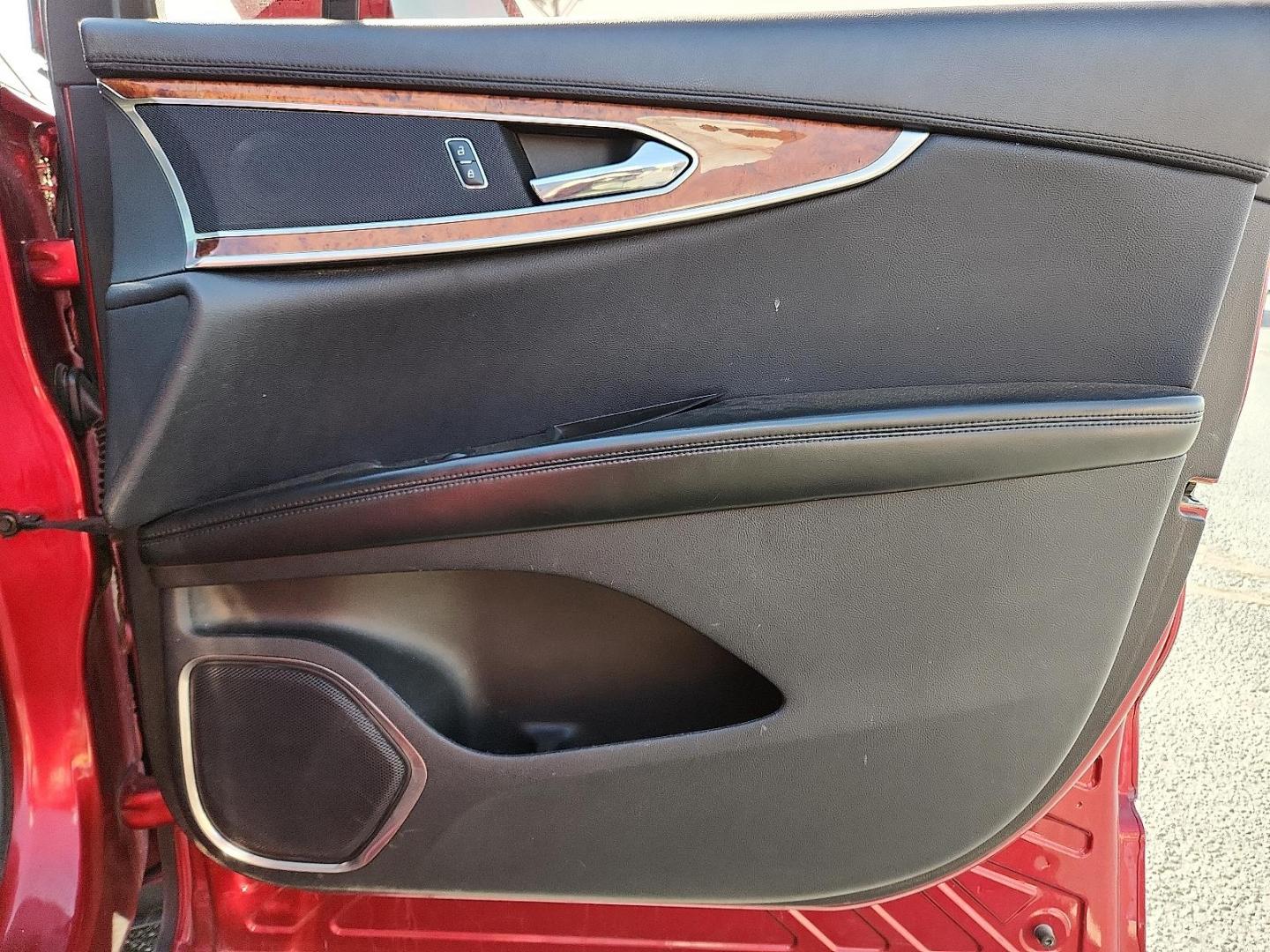 2016 Ruby Red Metallic Tinted Clearcoat - RR /Ebony - BE Lincoln MKX Reserve (2LMTJ8LR4GB) with an 3.7L V-6 DOHC, variable valve control, regular unleaded, engine with 303HP engine, located at 4110 Avenue Q, Lubbock, 79412, 33.556553, -101.855820 - Photo#26