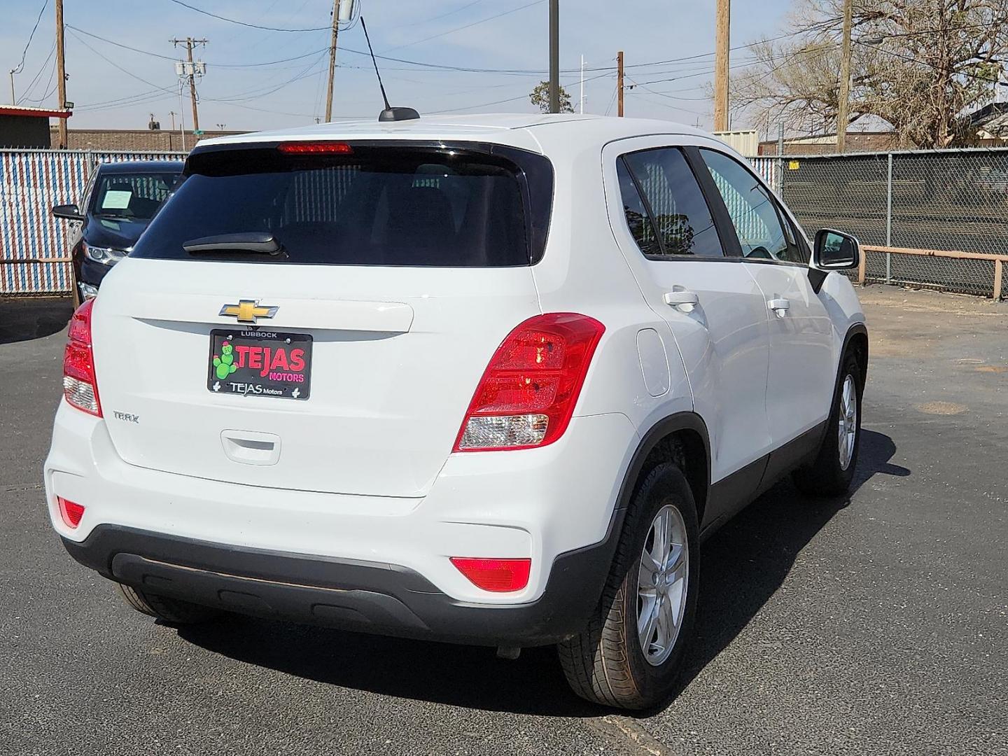 2020 WHITE /Jet Black/Light Ash Gray - AFK Chevrolet Trax FWD LS (3GNCJKSB1LL) with an ECOTEC 1.4L I-4 DOHC, variable valve control, intercooled turbo, regular unleaded, engine with 138HP engine, located at 4110 Avenue Q, Lubbock, 79412, 33.556553, -101.855820 - 03/17/2026 KEY IN ENVELOPE GOD - Photo#3