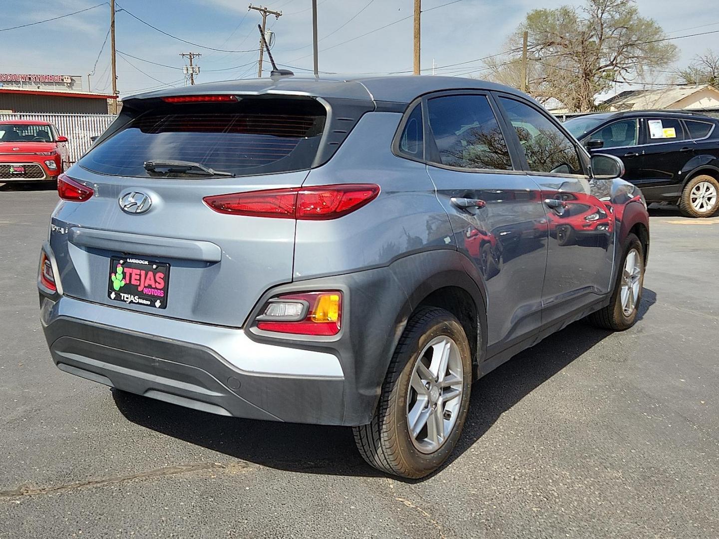 2020 SILVER /Gray/Black - LGY Hyundai Kona SE (KM8K12AA7LU) with an Nu 2L I-4 DOHC, D-CVVT variable valve control, regular unleaded, engine with 147HP engine, located at 4110 Avenue Q, Lubbock, 79412, 33.556553, -101.855820 - 03/17/2026 KEY IN ENVELOPE GOD - Photo#3