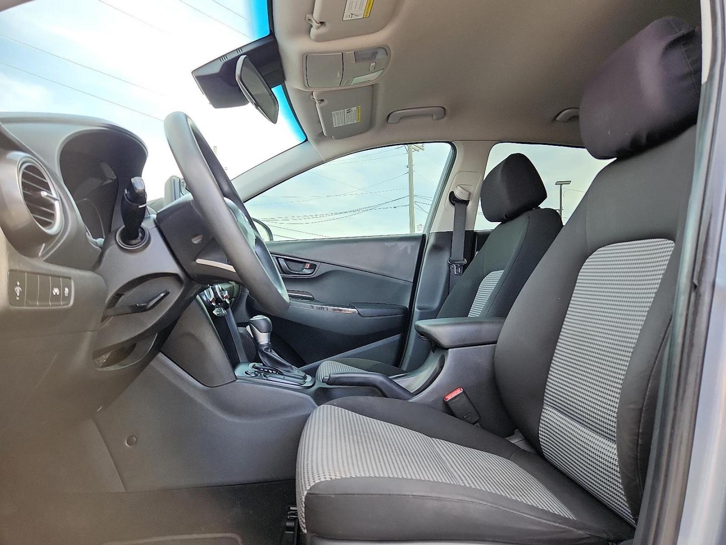 2020 SILVER /Gray/Black - LGY Hyundai Kona SE (KM8K12AA7LU) with an Nu 2L I-4 DOHC, D-CVVT variable valve control, regular unleaded, engine with 147HP engine, located at 4110 Avenue Q, Lubbock, 79412, 33.556553, -101.855820 - 03/17/2026 KEY IN ENVELOPE GOD - Photo#7