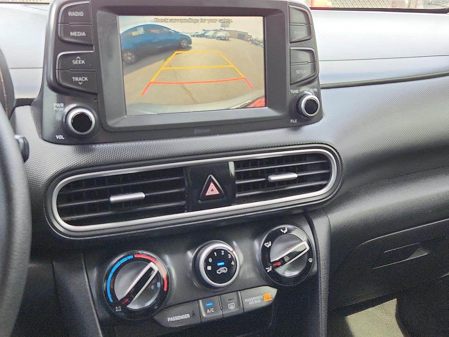 2020 SILVER /Gray/Black - LGY Hyundai Kona SE (KM8K12AA7LU) with an Nu 2L I-4 DOHC, D-CVVT variable valve control, regular unleaded, engine with 147HP engine, located at 4110 Avenue Q, Lubbock, 79412, 33.556553, -101.855820 - 03/17/2026 KEY IN ENVELOPE GOD - Photo#8