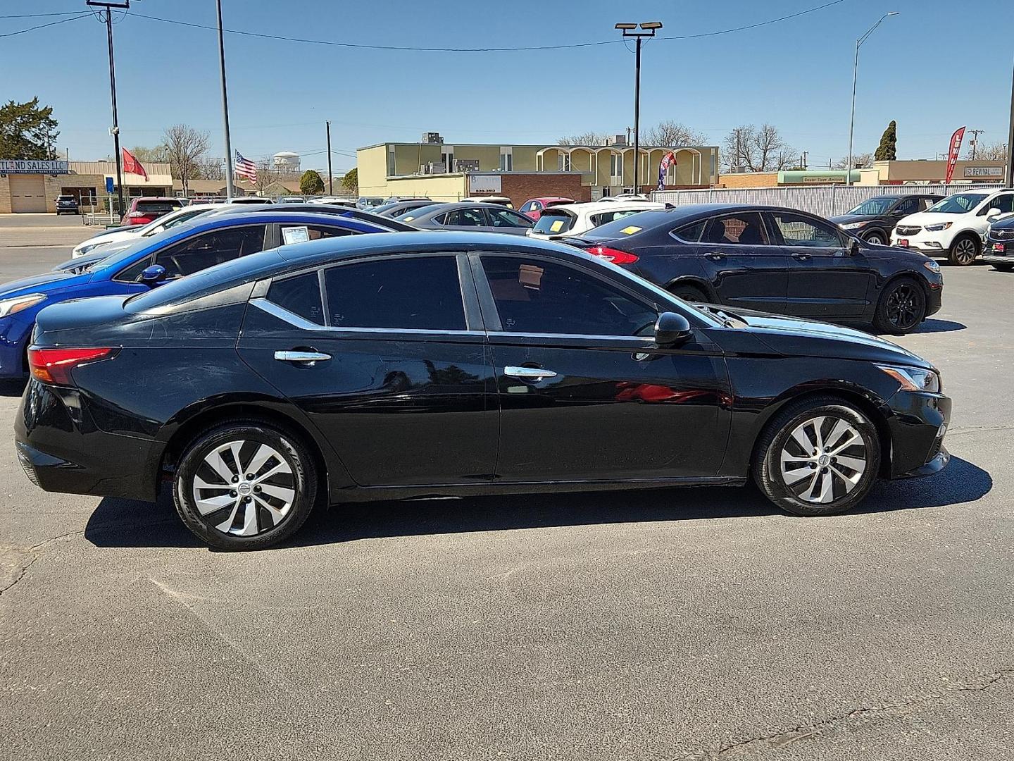 2021 Super Black - KH3 /Charcoal - G Nissan Altima S FWD (1N4BL4BV6MN) with an 2.5L I-4 gasoline direct injection, DOHC, CVTCS variable valve control, regular unleaded, engine with 188HP engine, located at 4110 Avenue Q, Lubbock, 79412, 33.556553, -101.855820 - Photo#2