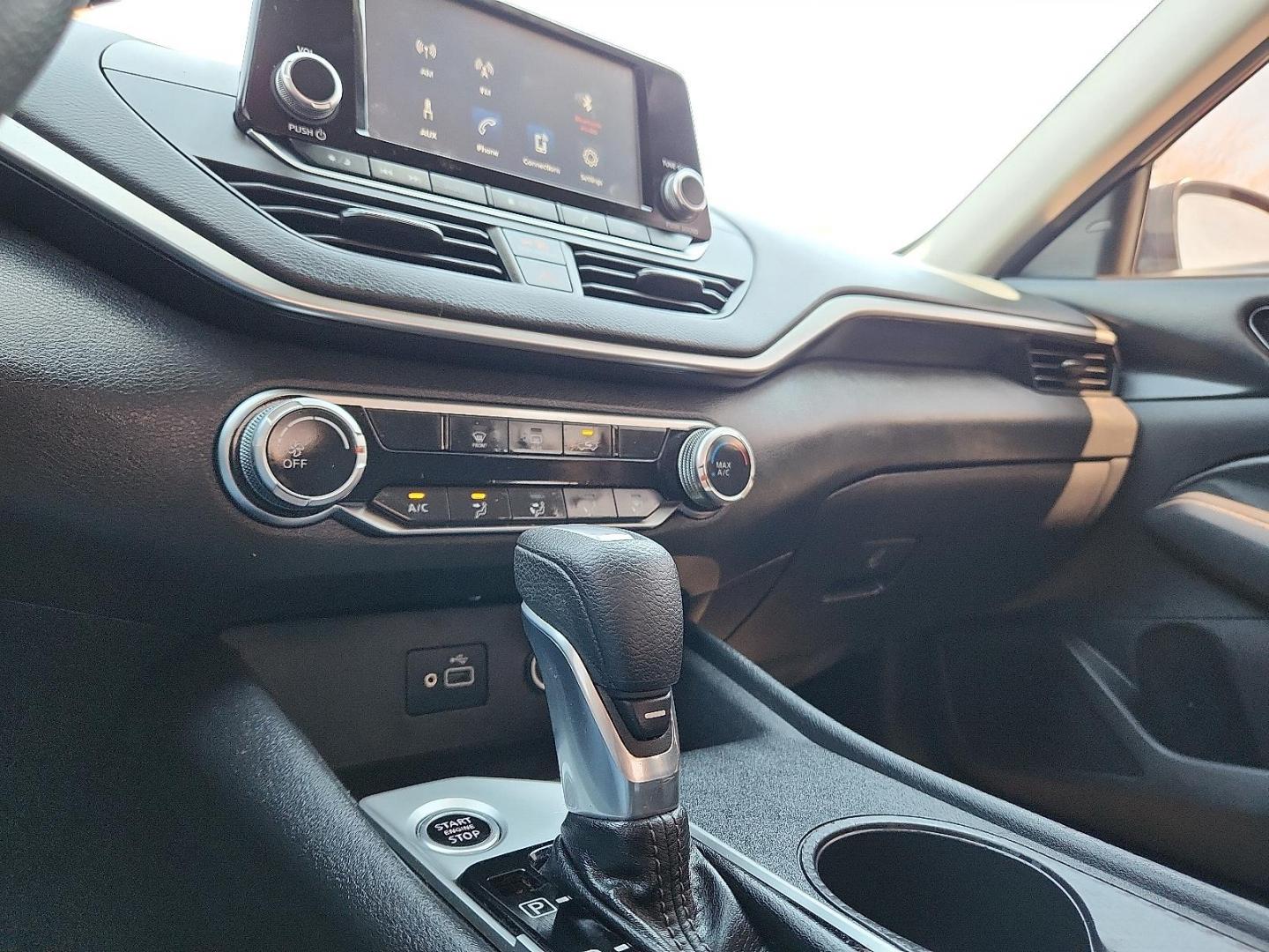 2021 Super Black - KH3 /Charcoal - G Nissan Altima S FWD (1N4BL4BV6MN) with an 2.5L I-4 gasoline direct injection, DOHC, CVTCS variable valve control, regular unleaded, engine with 188HP engine, located at 4110 Avenue Q, Lubbock, 79412, 33.556553, -101.855820 - Photo#11