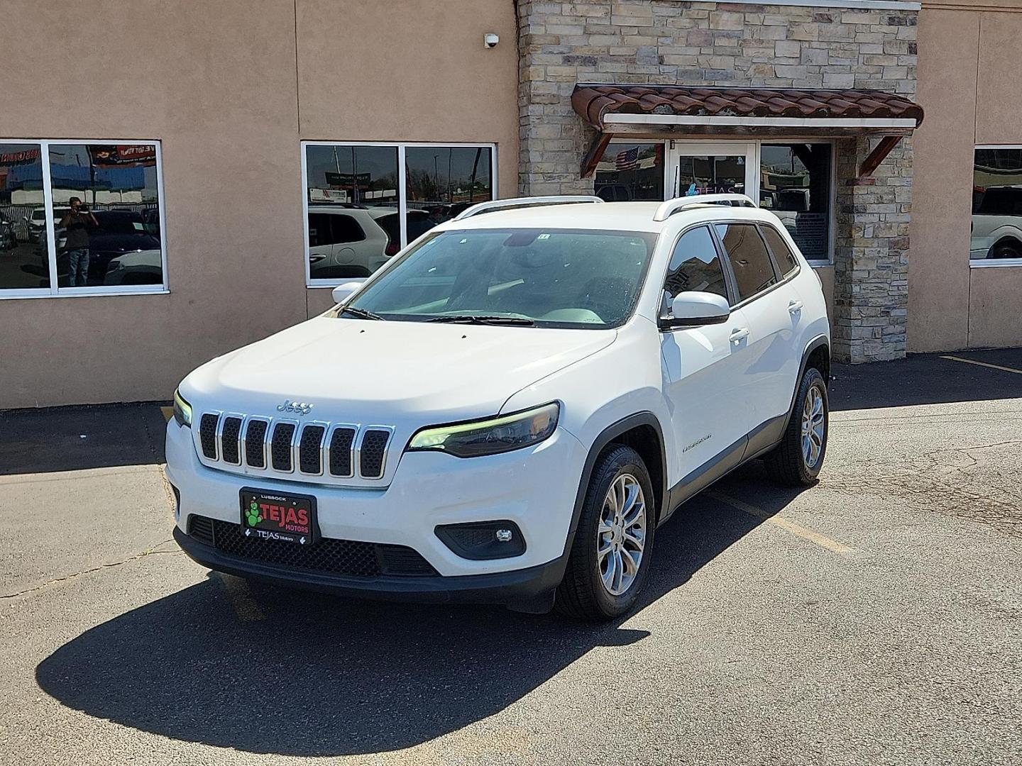 2019 WHITE /Black - X9 Jeep Cherokee Latitude Plus FWD (1C4PJLLN1KD) with an 2L I-4 gasoline direct injection, DOHC, intercooled turbo, premium unleaded, engine with 270HP engine, located at 4110 Avenue Q, Lubbock, 79412, 33.556553, -101.855820 - 04/01/2026 KEY IN ENVELOPE GOD - Photo#1