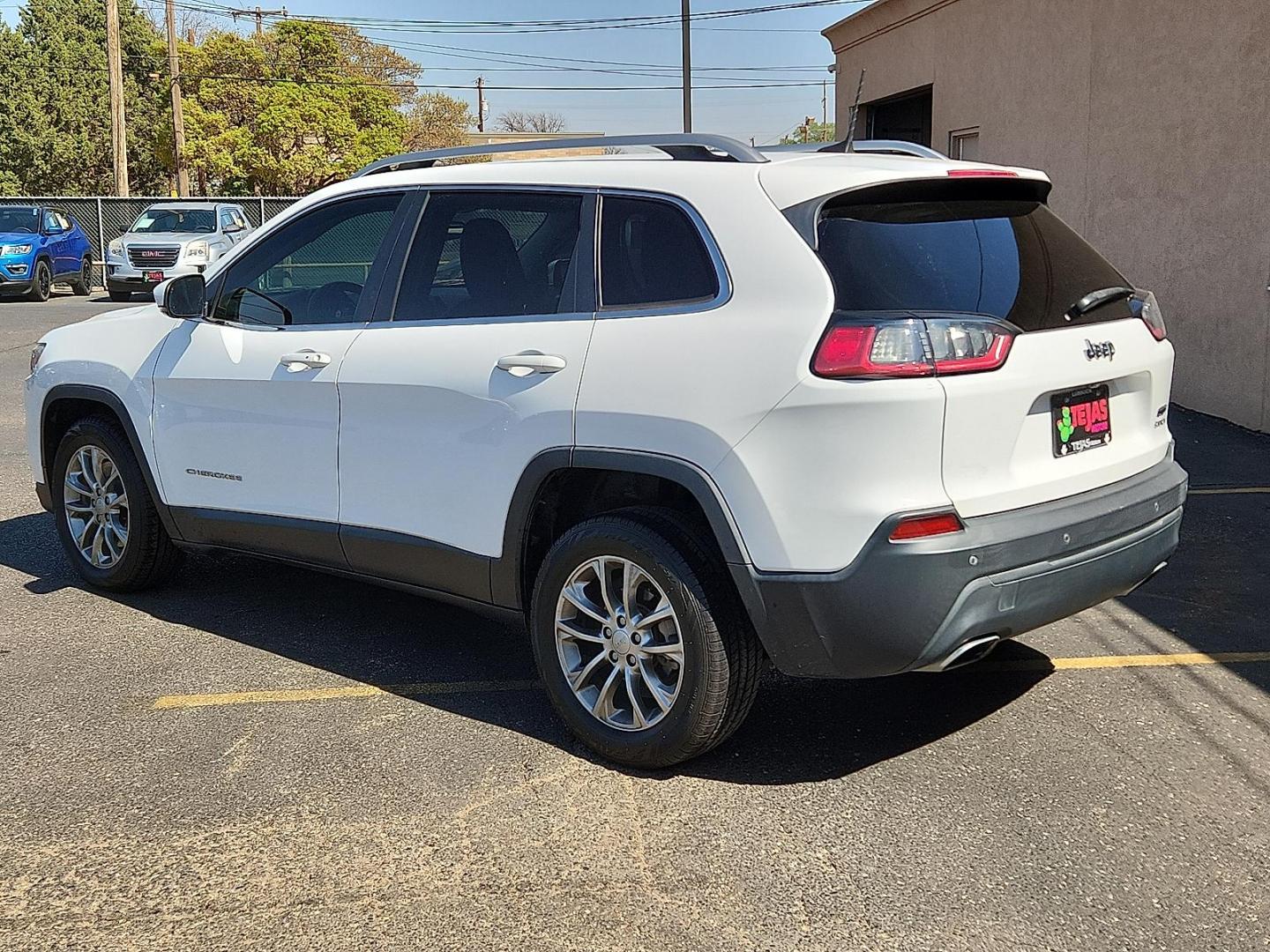 2019 WHITE /Black - X9 Jeep Cherokee Latitude Plus FWD (1C4PJLLN1KD) with an 2L I-4 gasoline direct injection, DOHC, intercooled turbo, premium unleaded, engine with 270HP engine, located at 4110 Avenue Q, Lubbock, 79412, 33.556553, -101.855820 - 04/01/2026 KEY IN ENVELOPE GOD - Photo#3