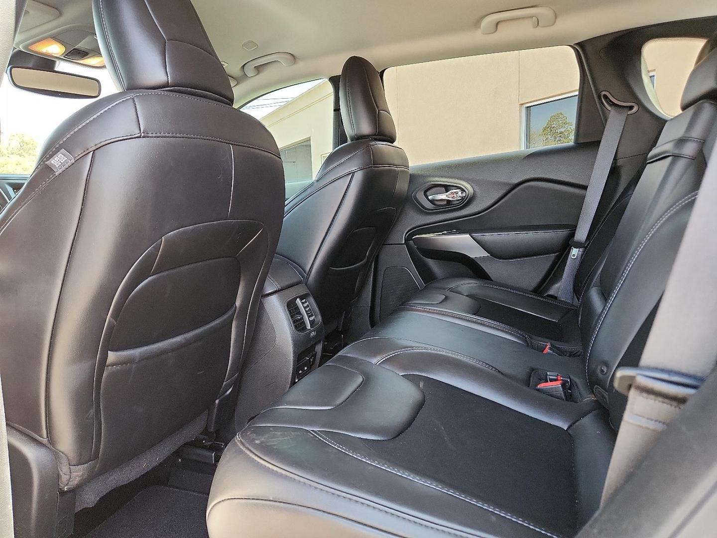 2019 WHITE /Black - X9 Jeep Cherokee Latitude Plus FWD (1C4PJLLN1KD) with an 2L I-4 gasoline direct injection, DOHC, intercooled turbo, premium unleaded, engine with 270HP engine, located at 4110 Avenue Q, Lubbock, 79412, 33.556553, -101.855820 - 04/01/2026 KEY IN ENVELOPE GOD - Photo#6