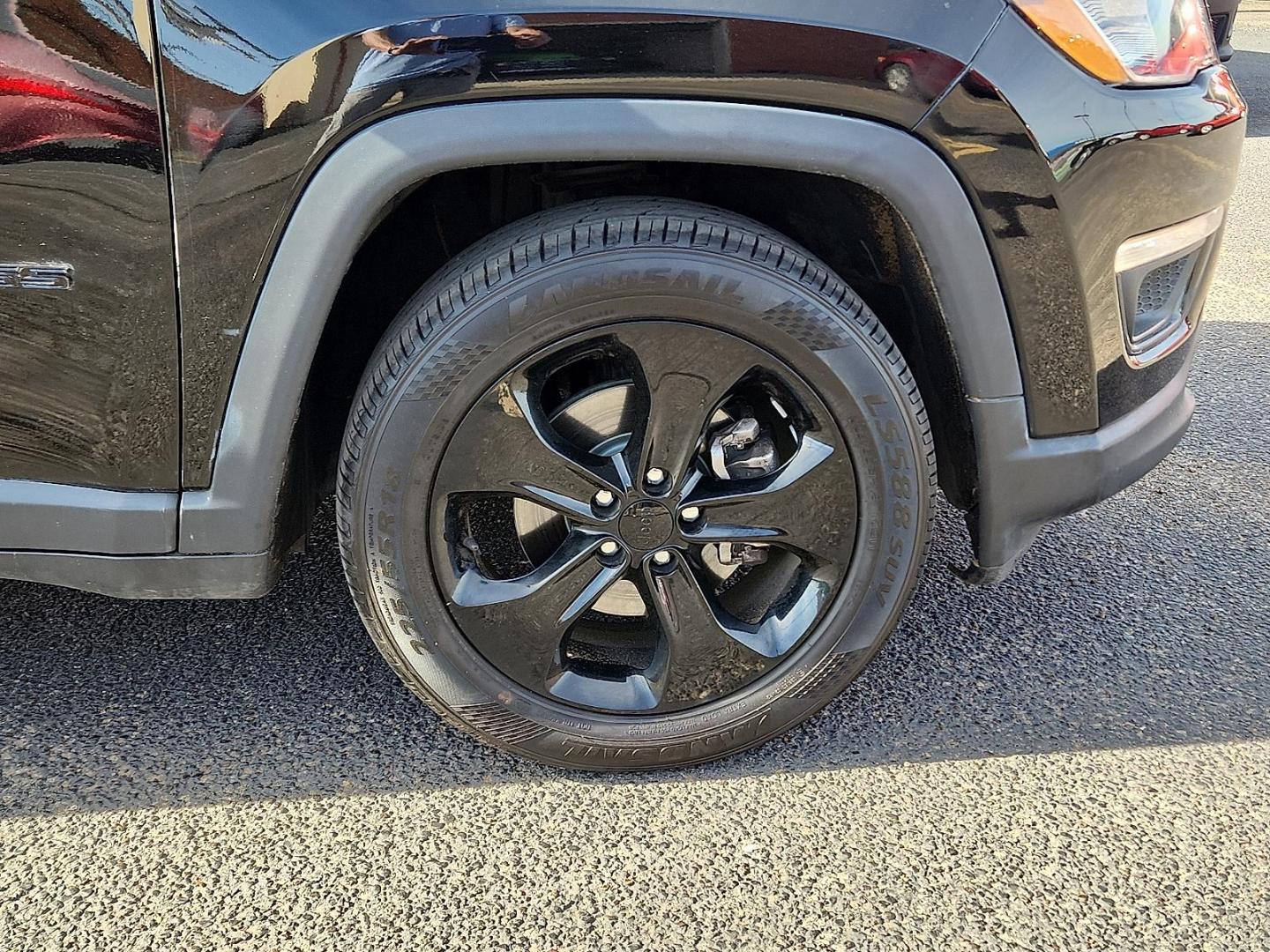 2018 BLACK /Black - X9 Jeep Compass Altitude FWD (3C4NJCBBXJT) with an 2.4L I-4 variable valve control, regular unleaded, engine with 180HP engine, located at 4110 Avenue Q, Lubbock, 79412, 33.556553, -101.855820 - Photo#5
