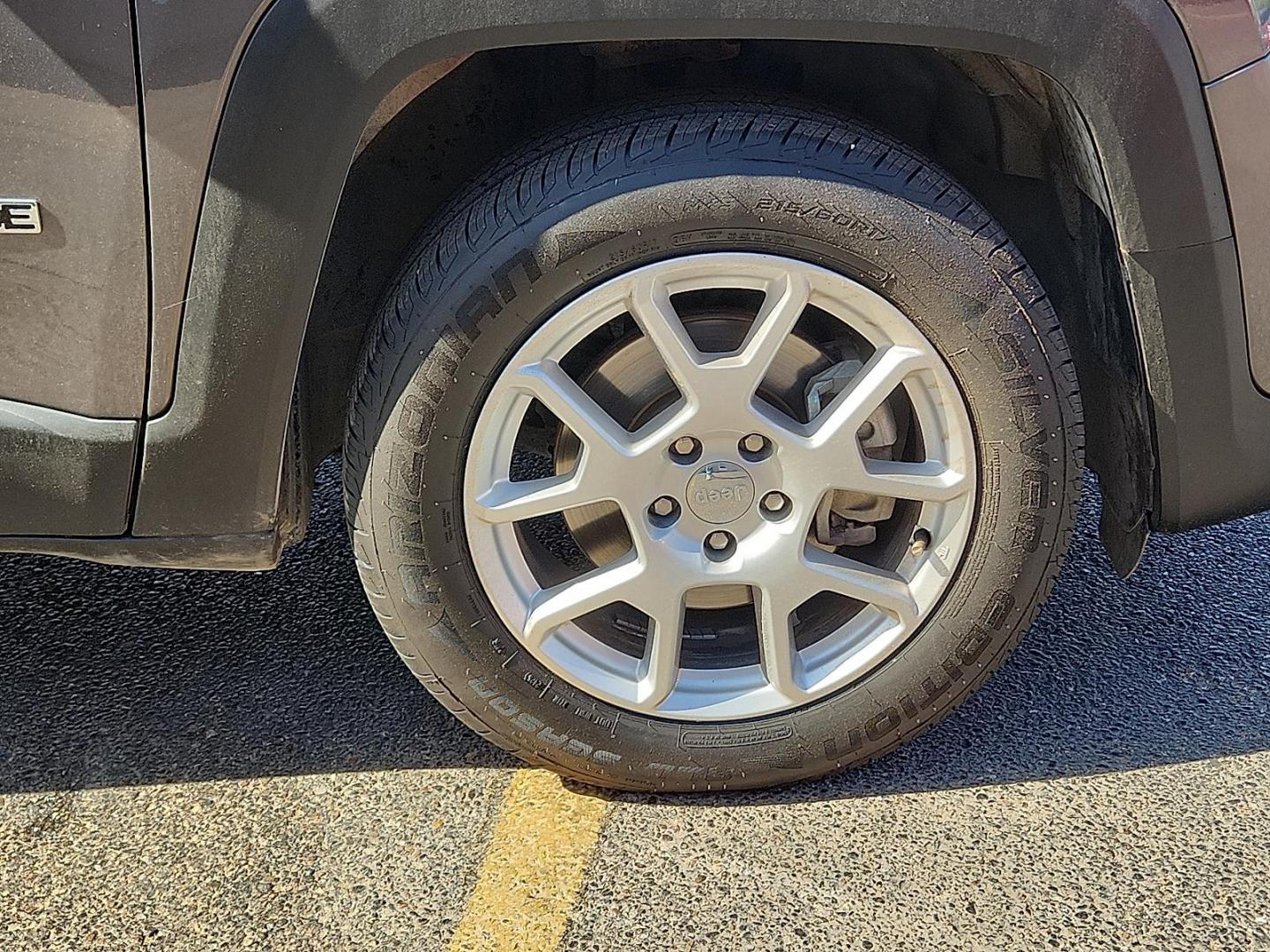 2019 GRAY /Black - X9 Jeep Renegade Latitude FWD (ZACNJABB1KP) with an Tigershark MultiAir 2.4L I-4 variable valve control, regular unleaded, engine with 180HP engine, located at 4110 Avenue Q, Lubbock, 79412, 33.556553, -101.855820 - 04/10/2026 KEY IN ENVELOPE GOD - Photo#4