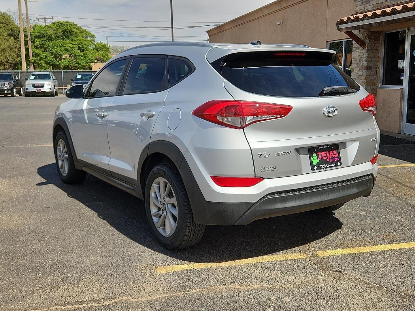 2016 SILVER /Gray - TGG Hyundai Tucson SE (KM8J3CA43GU) with an Nu 2L I-4 gasoline direct injection, DOHC, variable valve control, regular unleaded, engine with 164HP engine, located at 4110 Avenue Q, Lubbock, 79412, 33.556553, -101.855820 - Photo#2