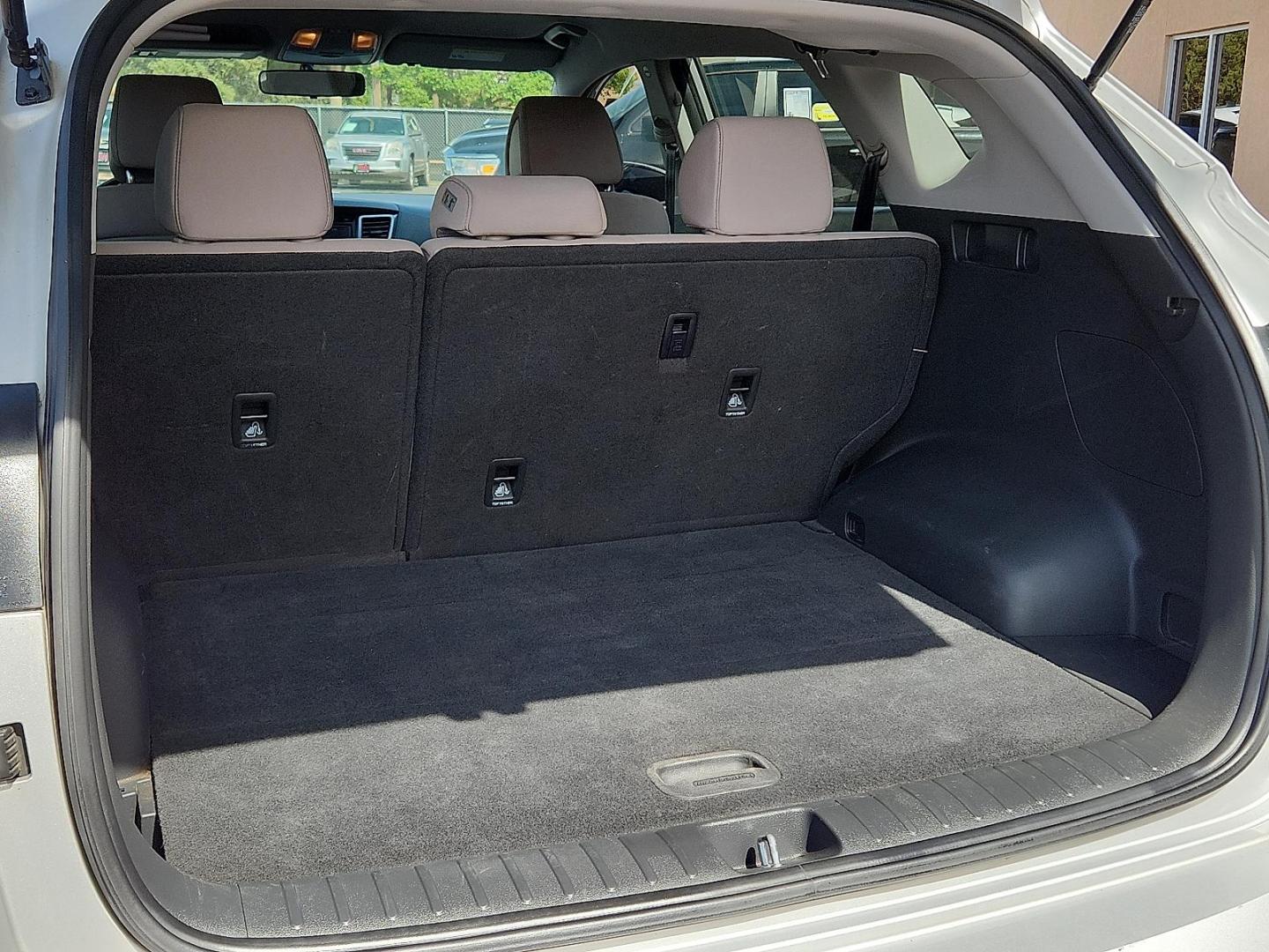 2016 SILVER /Gray - TGG Hyundai Tucson SE (KM8J3CA43GU) with an Nu 2L I-4 gasoline direct injection, DOHC, variable valve control, regular unleaded, engine with 164HP engine, located at 4110 Avenue Q, Lubbock, 79412, 33.556553, -101.855820 - Photo#5