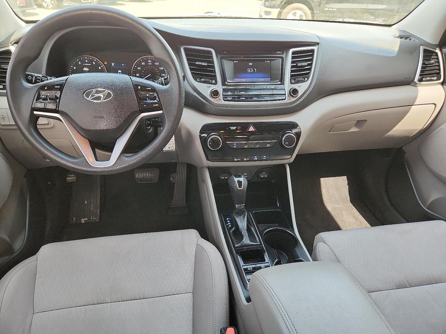 2016 SILVER /Gray - TGG Hyundai Tucson SE (KM8J3CA43GU) with an Nu 2L I-4 gasoline direct injection, DOHC, variable valve control, regular unleaded, engine with 164HP engine, located at 4110 Avenue Q, Lubbock, 79412, 33.556553, -101.855820 - Photo#7