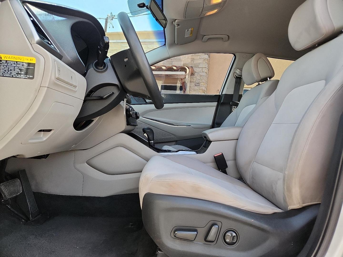 2016 SILVER /Gray - TGG Hyundai Tucson SE (KM8J3CA43GU) with an Nu 2L I-4 gasoline direct injection, DOHC, variable valve control, regular unleaded, engine with 164HP engine, located at 4110 Avenue Q, Lubbock, 79412, 33.556553, -101.855820 - Photo#8