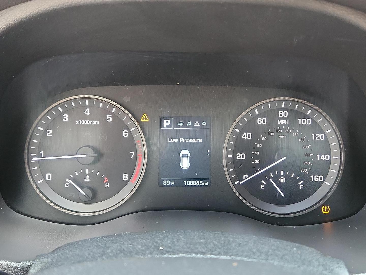 2016 SILVER /Gray - TGG Hyundai Tucson SE (KM8J3CA43GU) with an Nu 2L I-4 gasoline direct injection, DOHC, variable valve control, regular unleaded, engine with 164HP engine, located at 4110 Avenue Q, Lubbock, 79412, 33.556553, -101.855820 - Photo#9